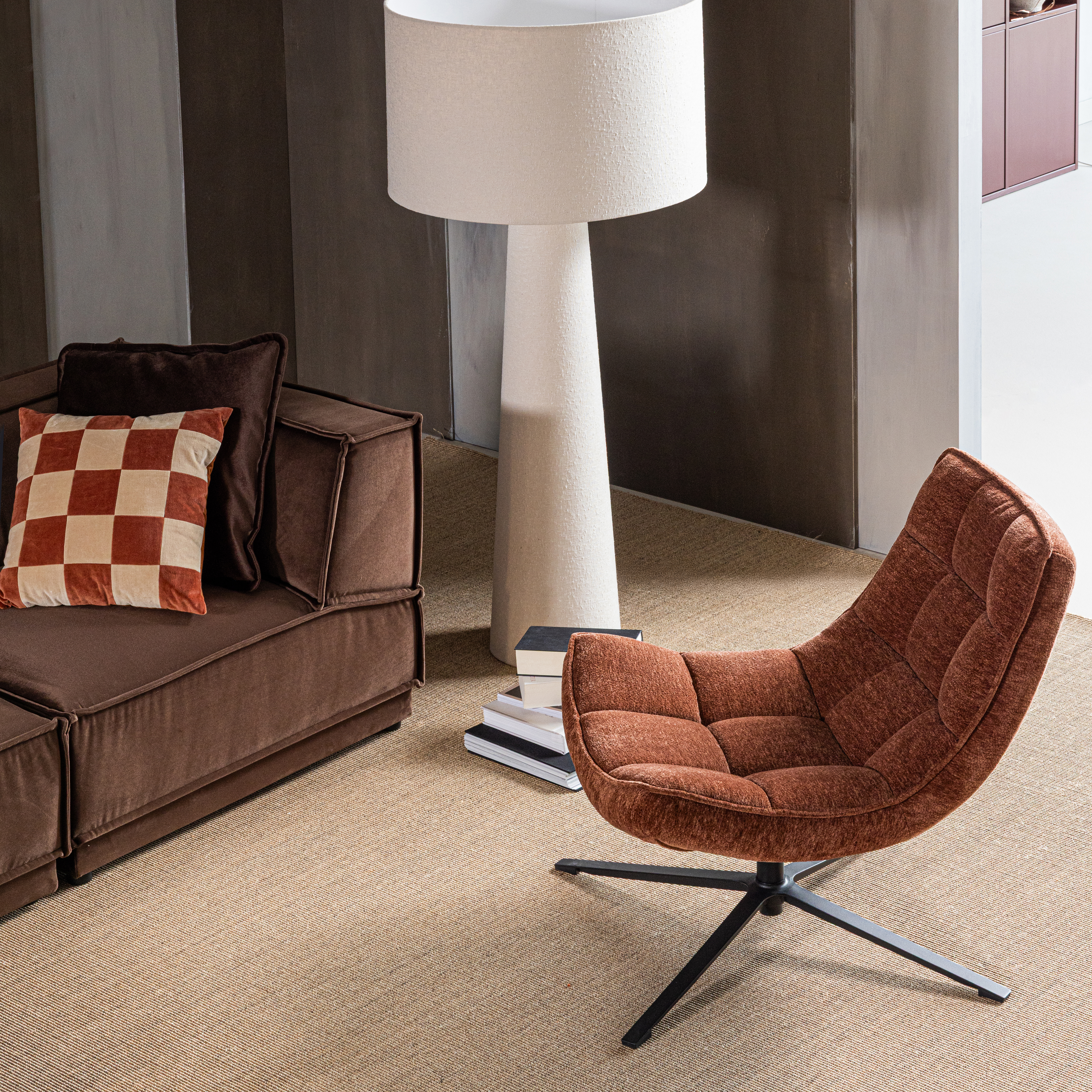 374074-R-01_SF_Maudi_draaifauteuil_chenille_structuur_bruin_vierkant.jpg?auto=webp&format=png&width=1500&height=1500