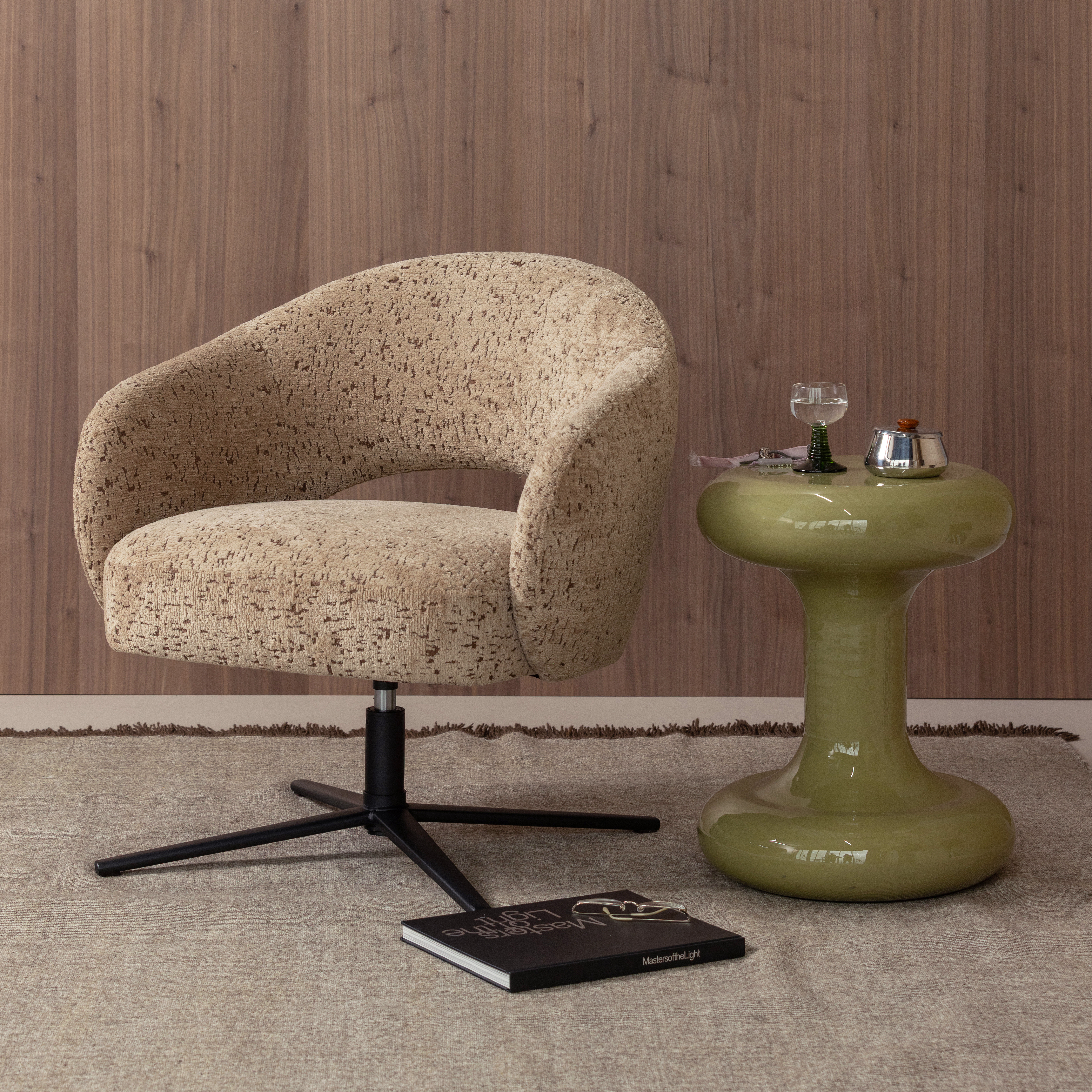 378091-Z__378062-G_01_SF_ES_Pico_draaifauteuil_zand_Trel_bijzettafel_groen_vierkant.jpg?auto=webp&format=png&width=1500&height=1500