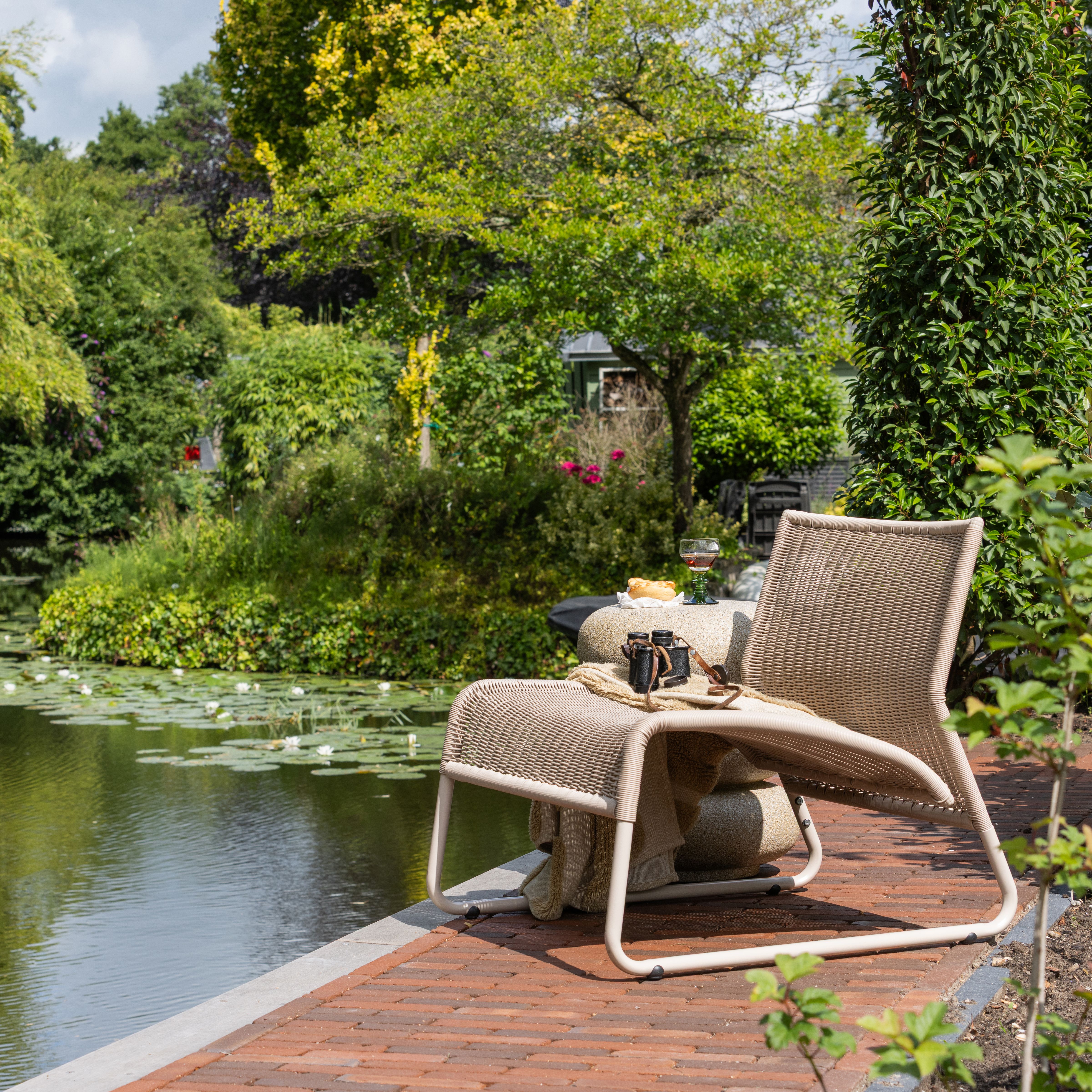 350376-A_01_SF_ES_West_tuin_loungestoel_zand.jpg?auto=webp&format=png&width=1500&height=1500