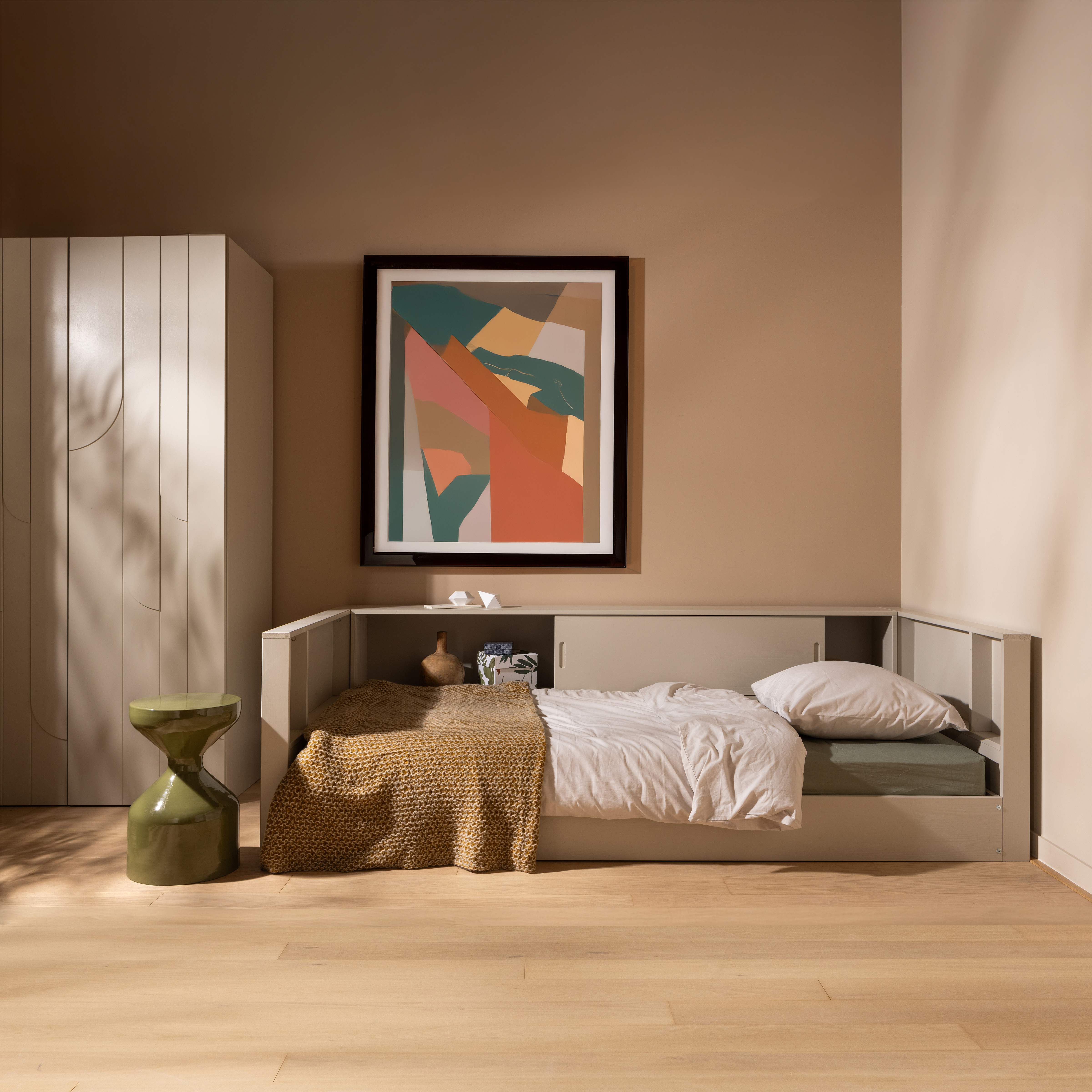 377591-D-374050-G-01_SF_ES_Carter_bedbank_grenen_dust_Floyd_bijzettafel_vierkant-Hersteld-2.png?auto=webp&format=png&width=1500&height=1500