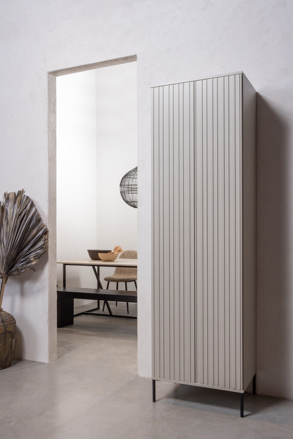 373474-D-01_SF_WE_Gravure_hoge_kast_met_lade_grenen_dust.jpg?auto=webp&format=png&height=1500