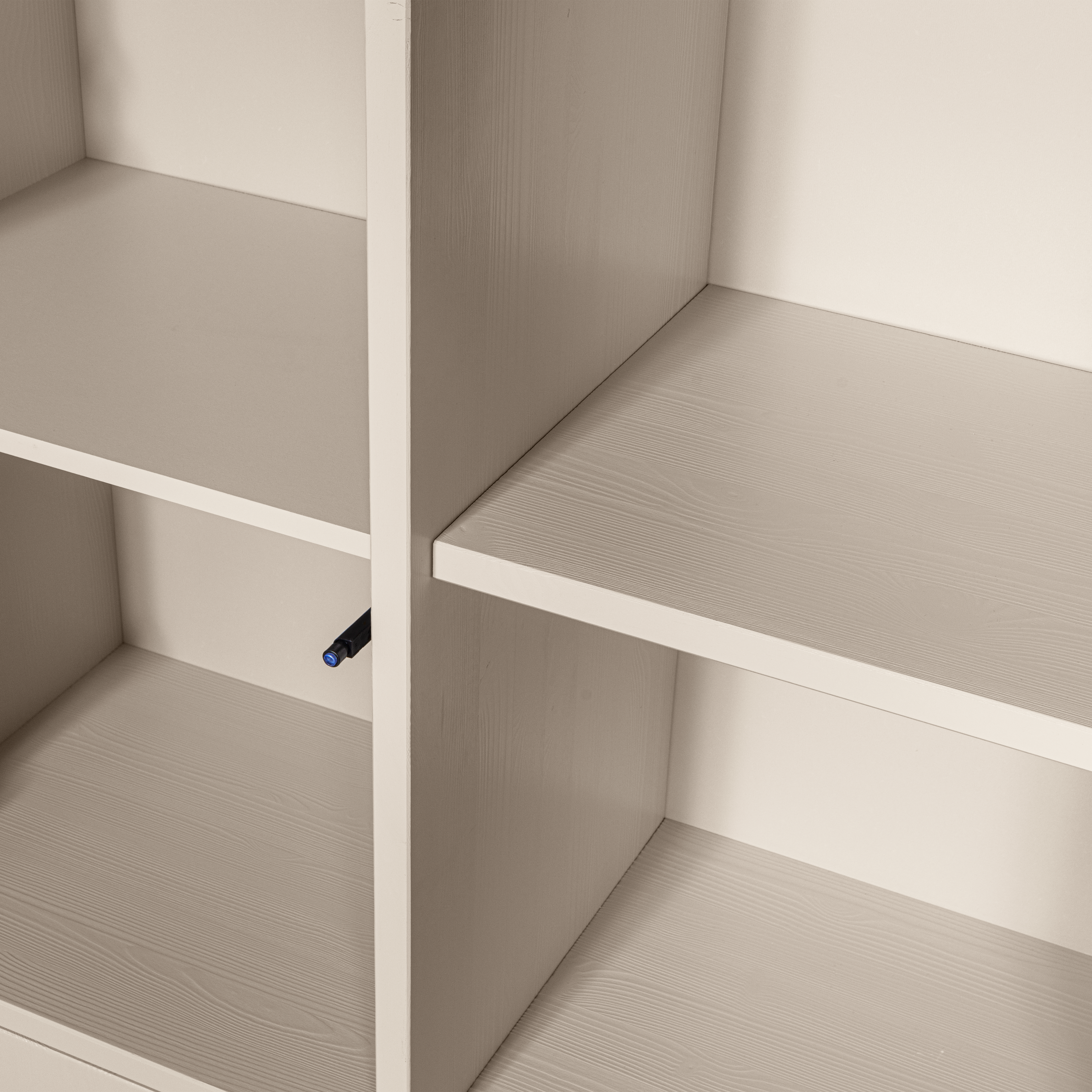 375091-DU-02_VS_FA_Merel_opbergkast_grenen_dust_detail.png?auto=webp&format=png&width=1500&height=1500