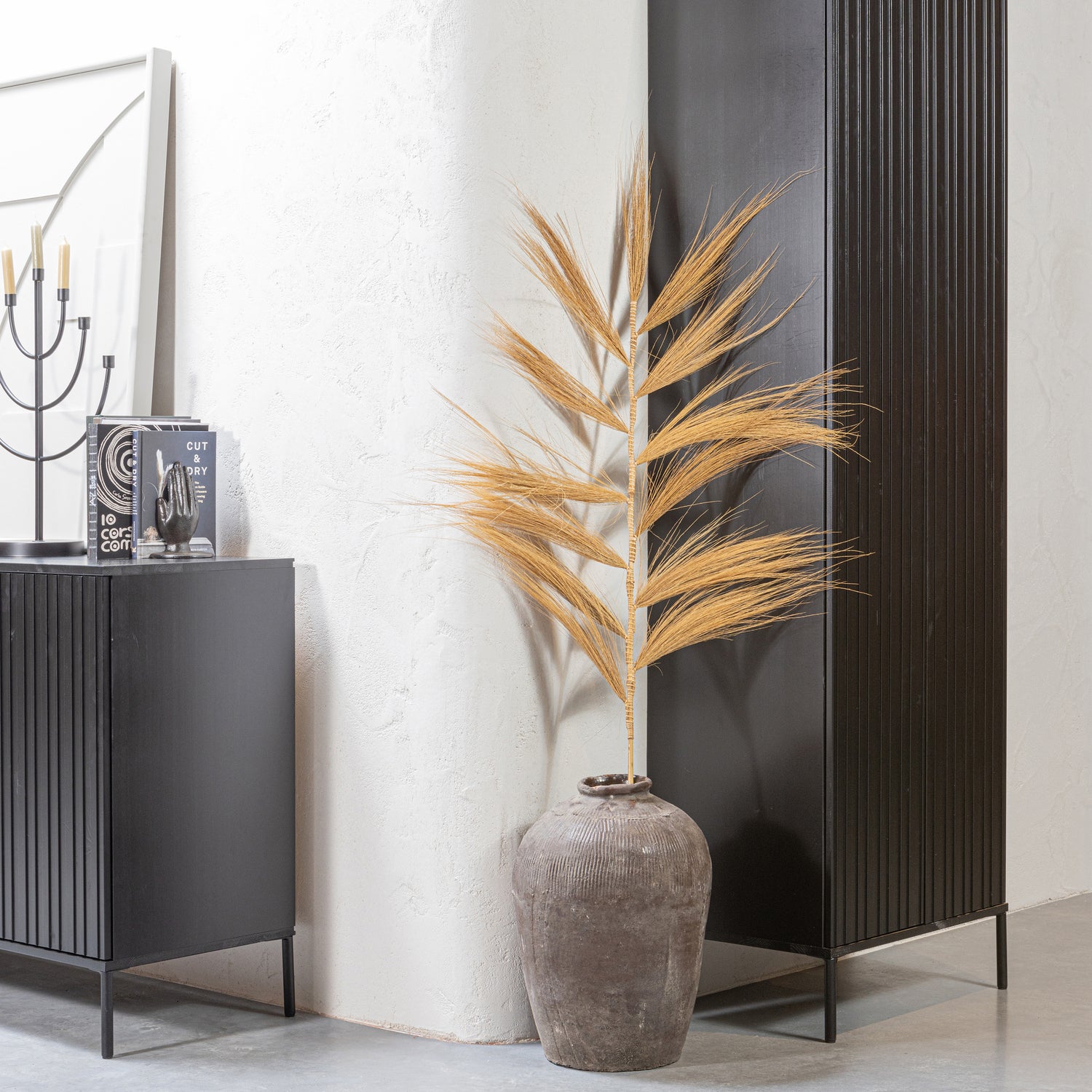 373471-Z_373474-Z_373442-Z_373454-M_373508-Z-01_SF_WE_New_Gravure_dressoir_zwart_New_Gravure_hoge_kast_Sterre_Fiona_Sina_VIERKANT.jpg?auto=webp&format=png&width=1500&height=1500