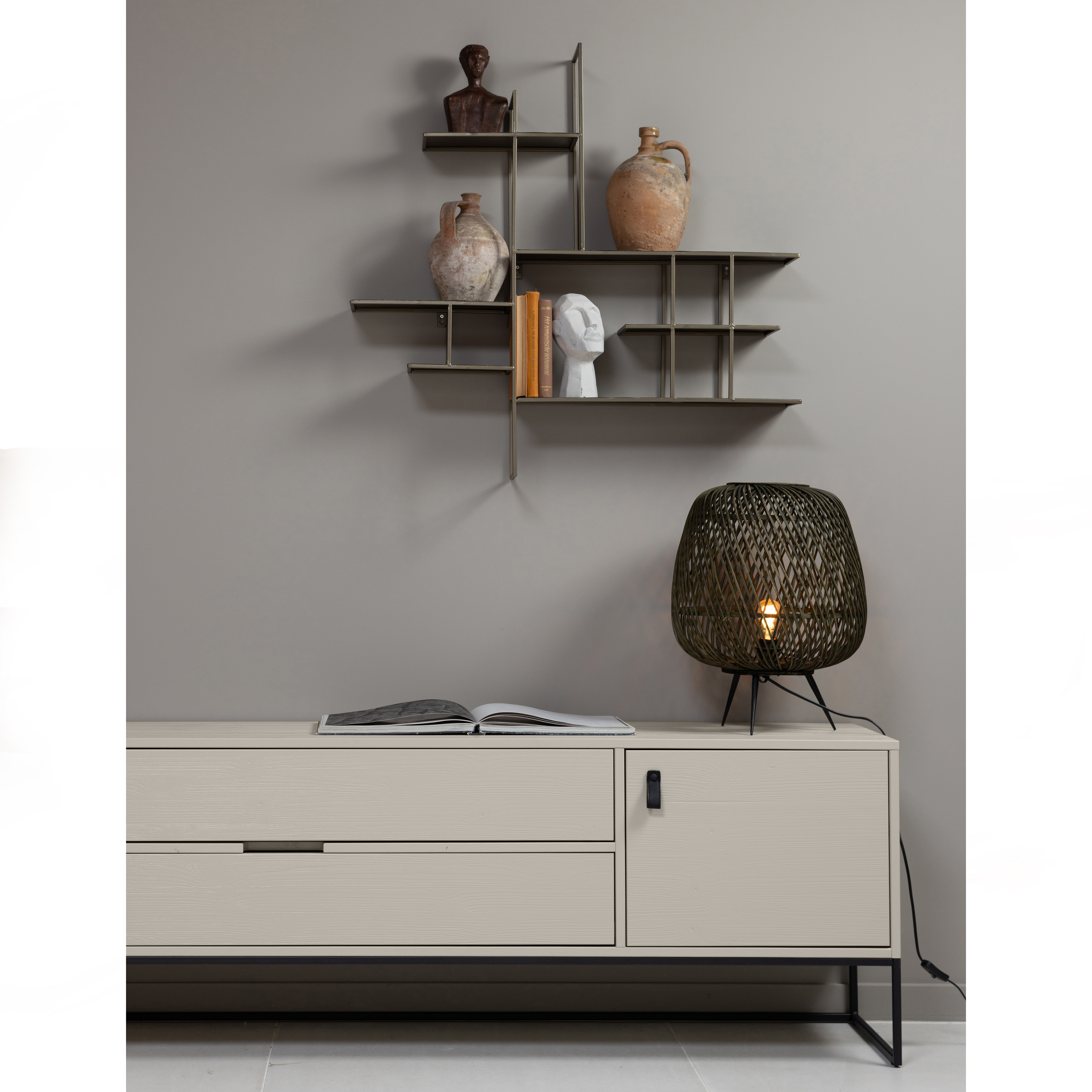 373651-D-373292-G-02_SF_WE_silas_tv_meubel_grenen_dust_sfeer_Moza_tafellamp_bamboe_groen.jpg?auto=webp&format=png&width=1500&height=1500