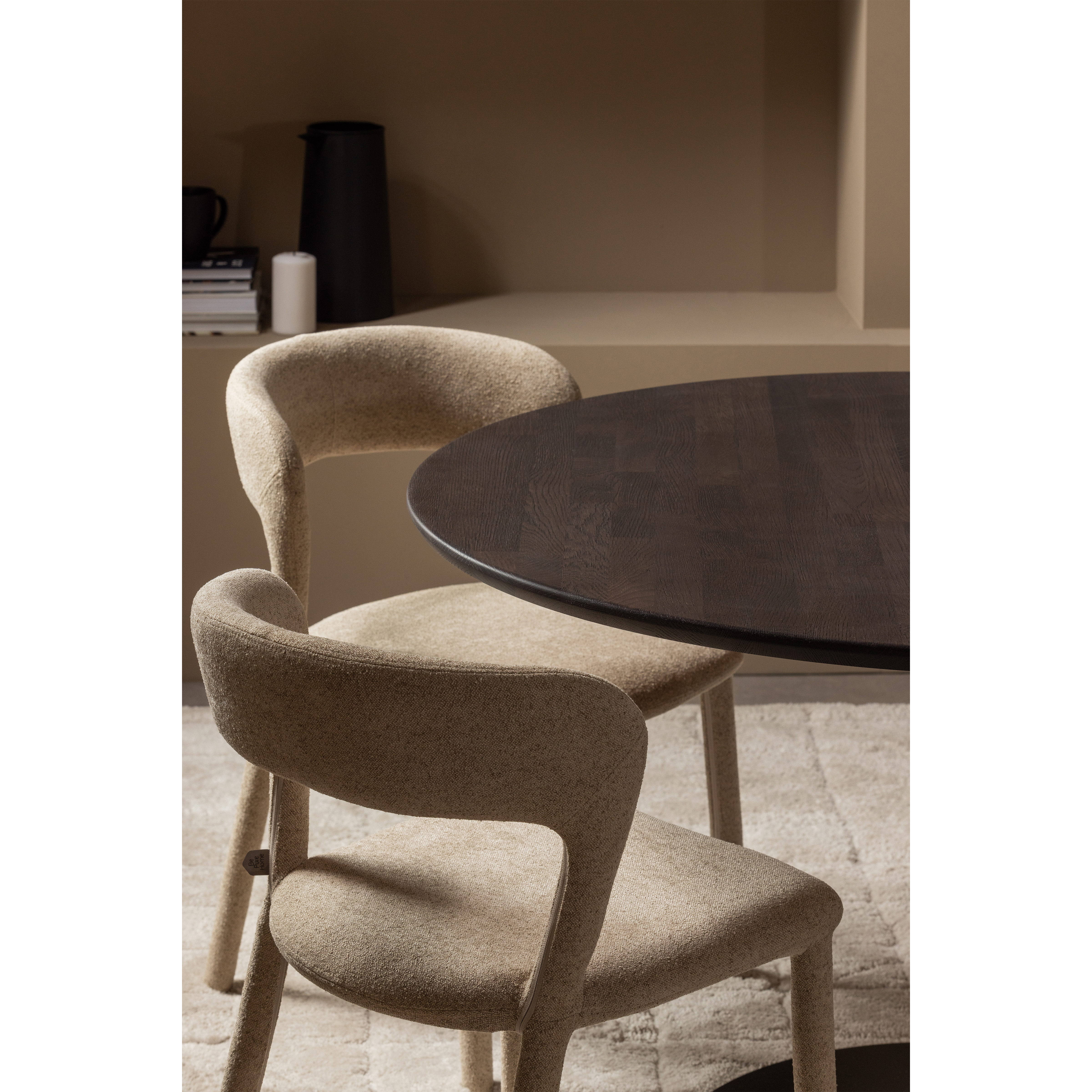 TB-RO-VL24-1190-373260-801419-Z-01_SF_FA_Tafelblad_rond_vingerlas_O120cm_mystic_brown_Tablo_ronde_poot_Noble.jpg?auto=webp&format=png&width=1500&height=1500