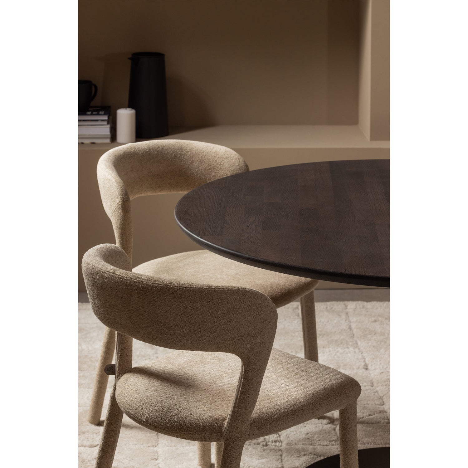 TB-RO-VL24-1190-373260-801419-Z-01_SF_FA_Tafelblad_rond_vingerlas_O120cm_mystic_brown_Tablo_ronde_poot_Noble.jpg?auto=webp&format=png&width=1500&height=1500