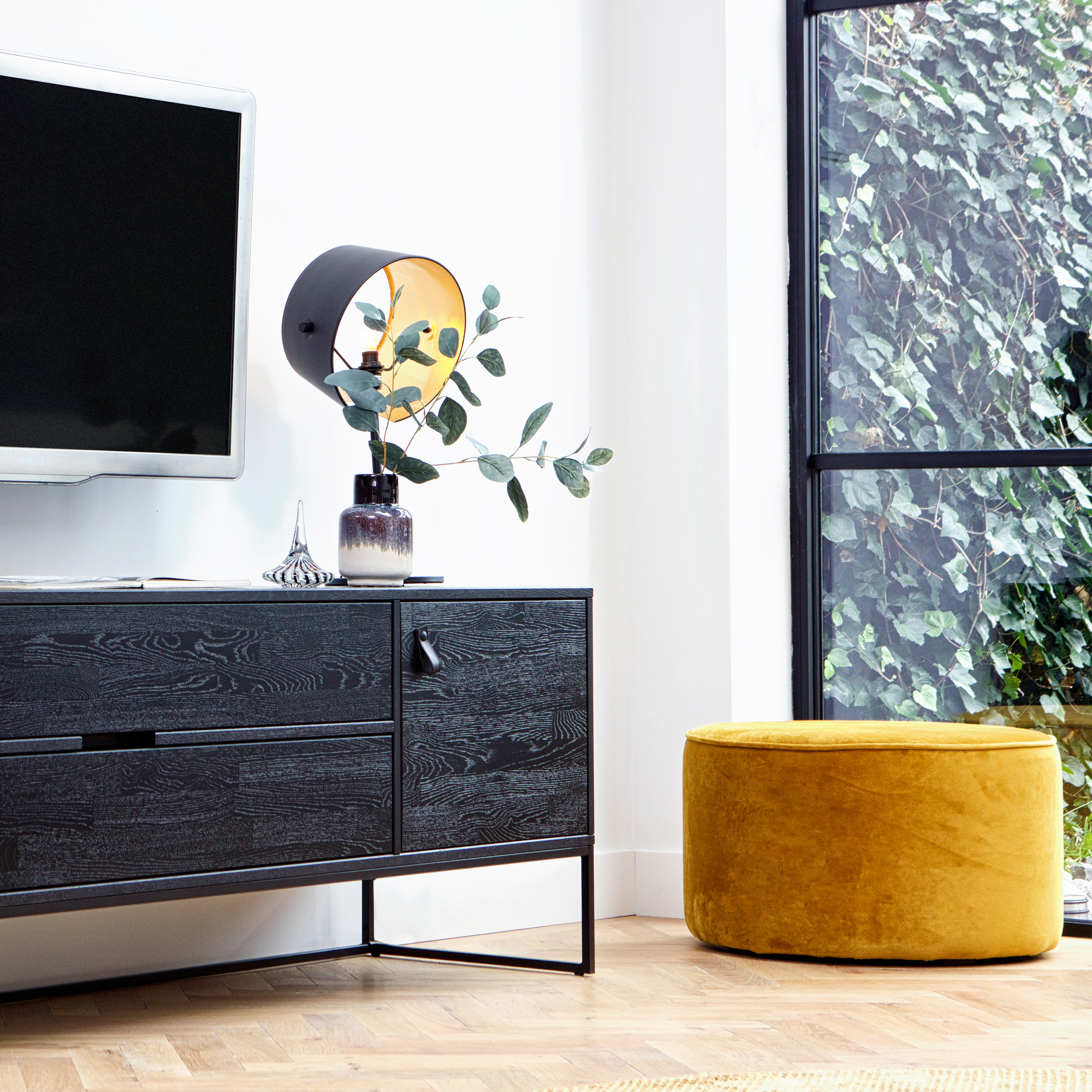 350410-132-01_SF_FA_Sara_poef_oker.jpg?auto=webp&format=png&width=1500&height=1500