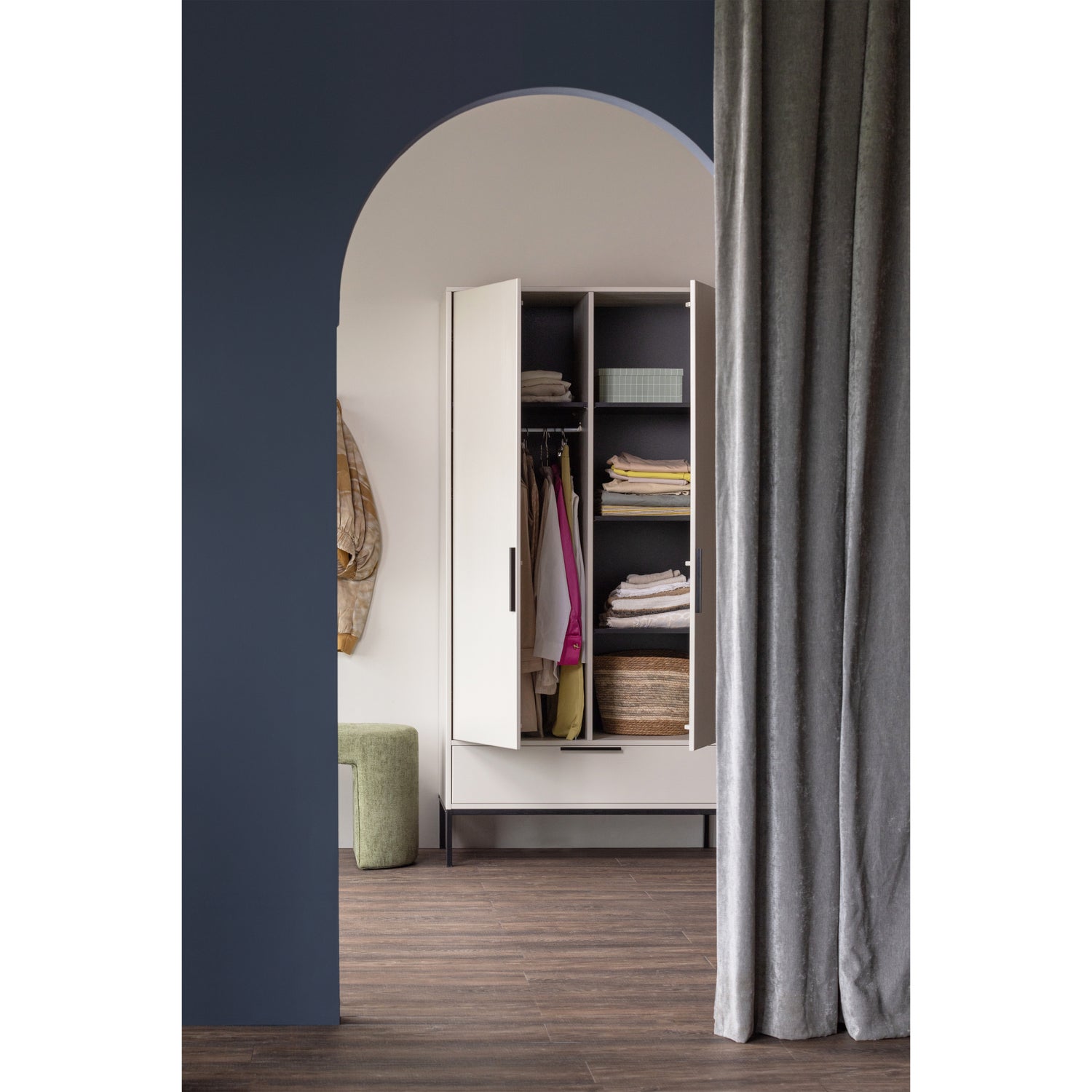 373212-D-01_SF_FA_Adam_2_deurs_kast_grenen_dust.jpg?auto=webp&format=png&width=1500&height=1500