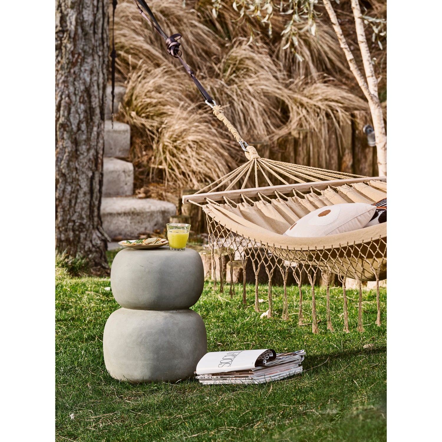 340503-G-02_SF_BL_Oda_bijzettafel_betonlook_groen_grijs.jpg?auto=webp&format=png&width=1500&height=1500