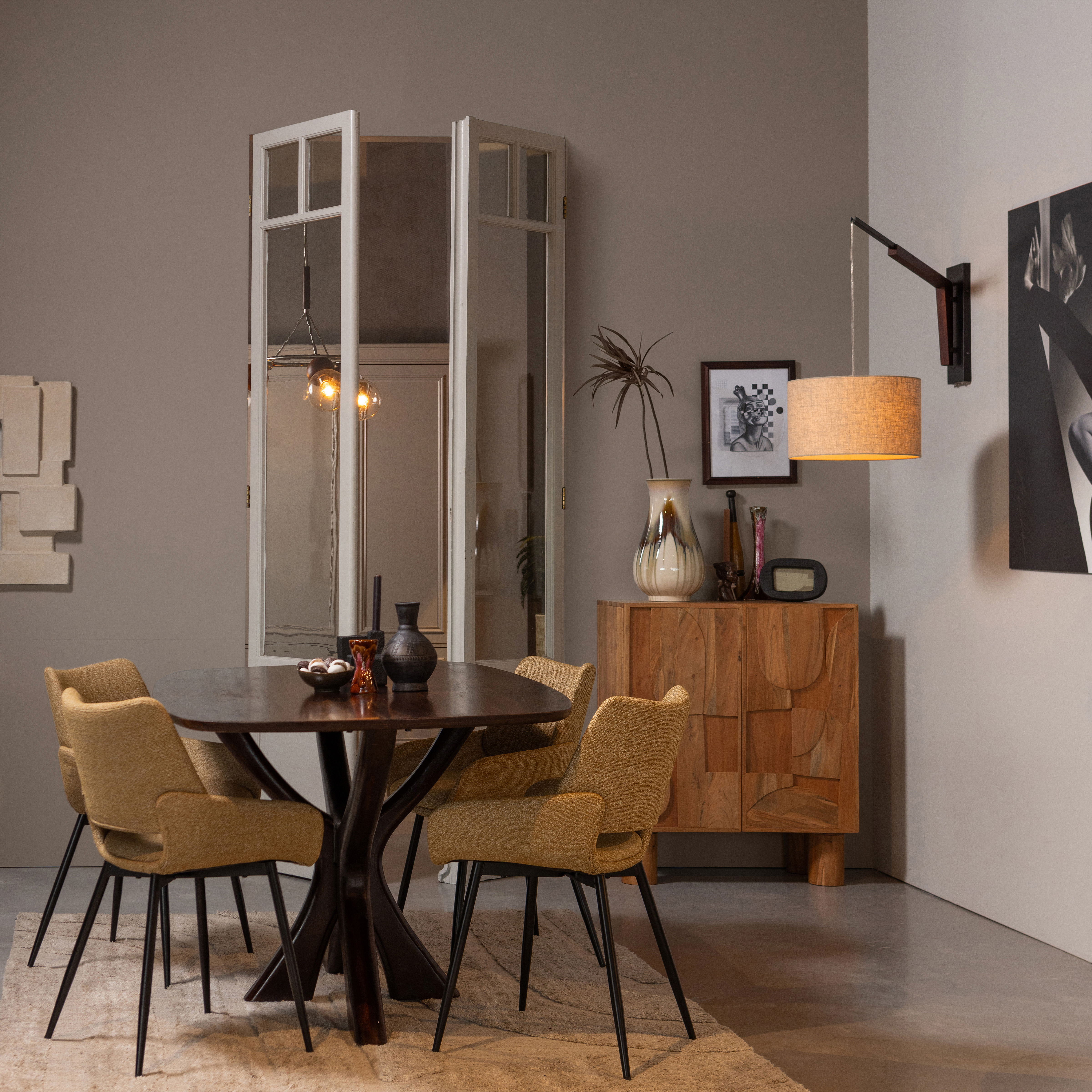 801384-M-801359-W-801380-N-801280-N-801306-G-01_SF_BP_Parade_mosterd_Bridge_eettafel_Notice_kastje_Brim_wandlamp_Inure_vloerkleed_VIERKANT.jpg?auto=webp&format=png&width=1500&height=1500