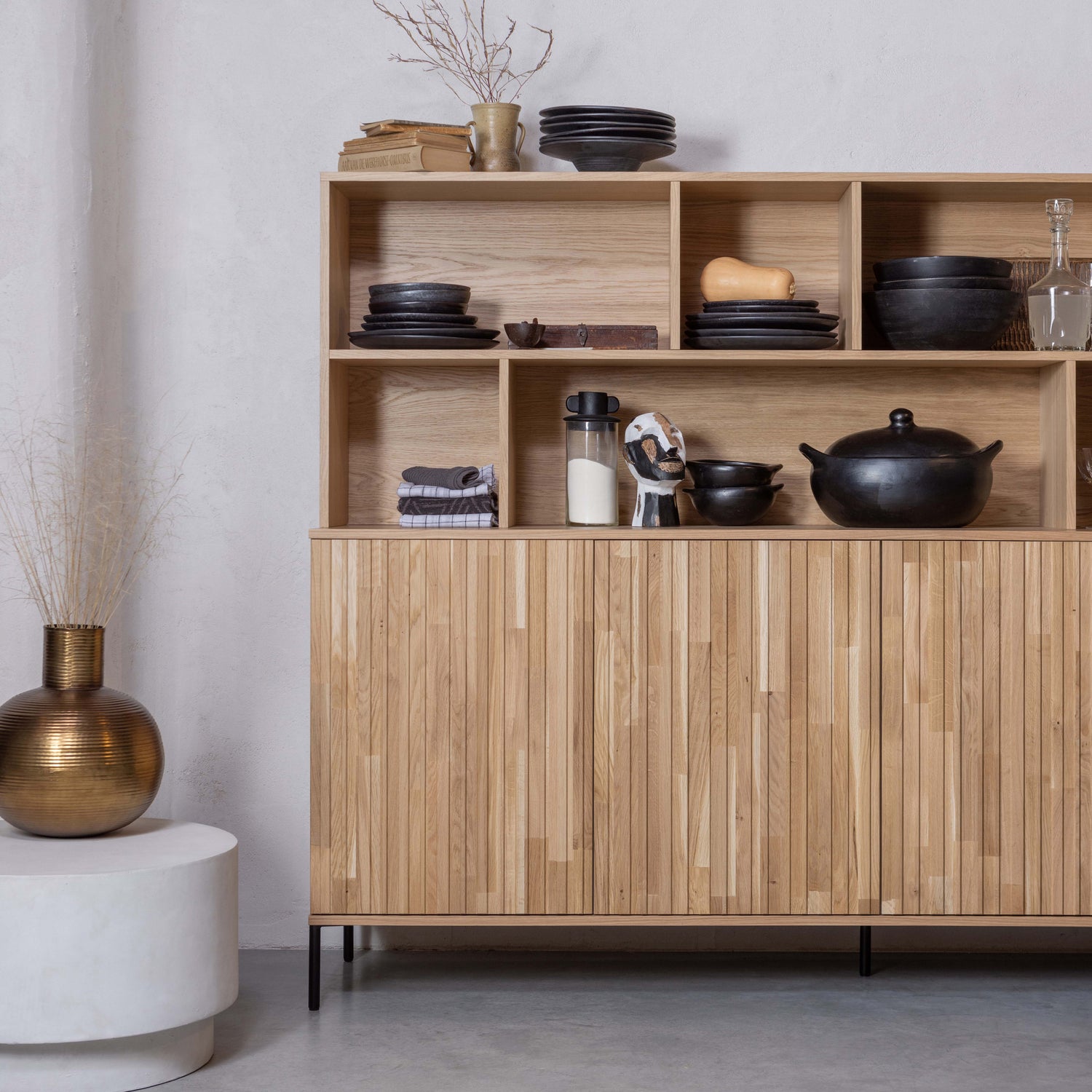 373585-B-375447-W-373346-B-373471-B-01_SF_WE_Gravure_wandkast_Dean_salontafel_Pixie_vaas_Gravure_new_dressoir_VIERKANT.jpg?auto=webp&format=png&width=1500&height=1500