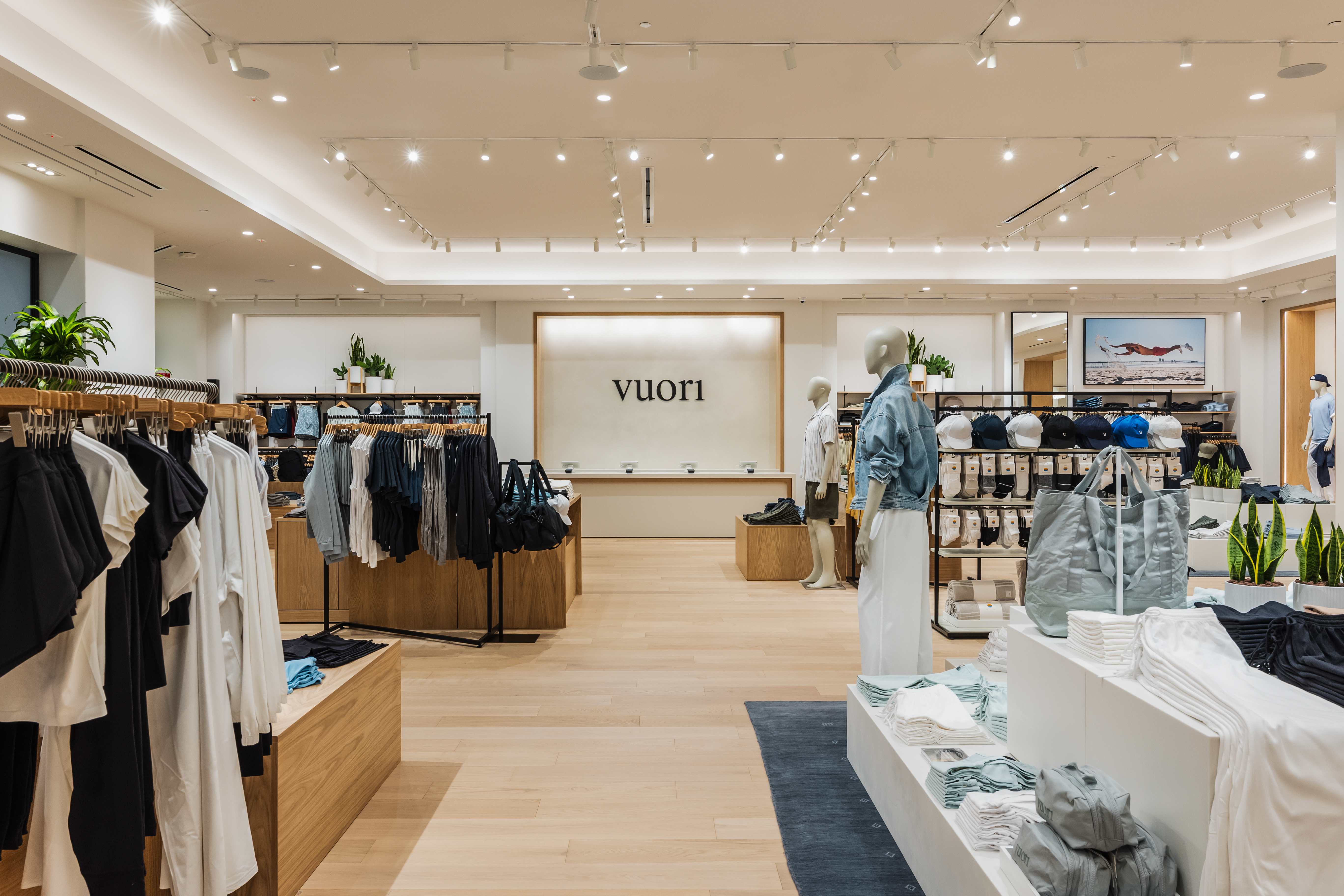 Vuori Woodfield Mall