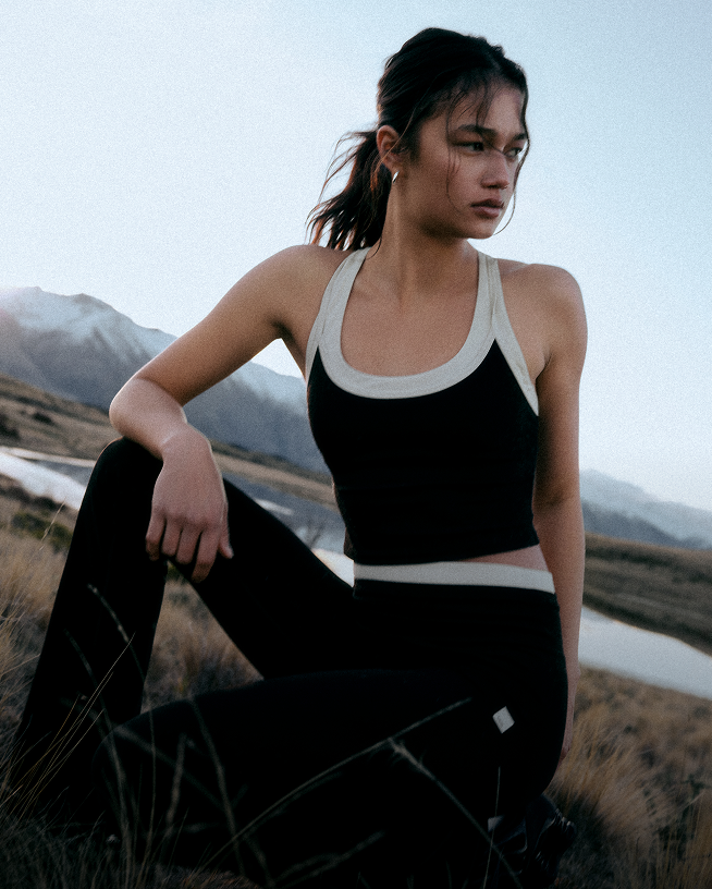 woman wearing vuori tank