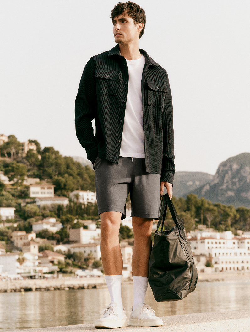 man wearing the vuori banks session short