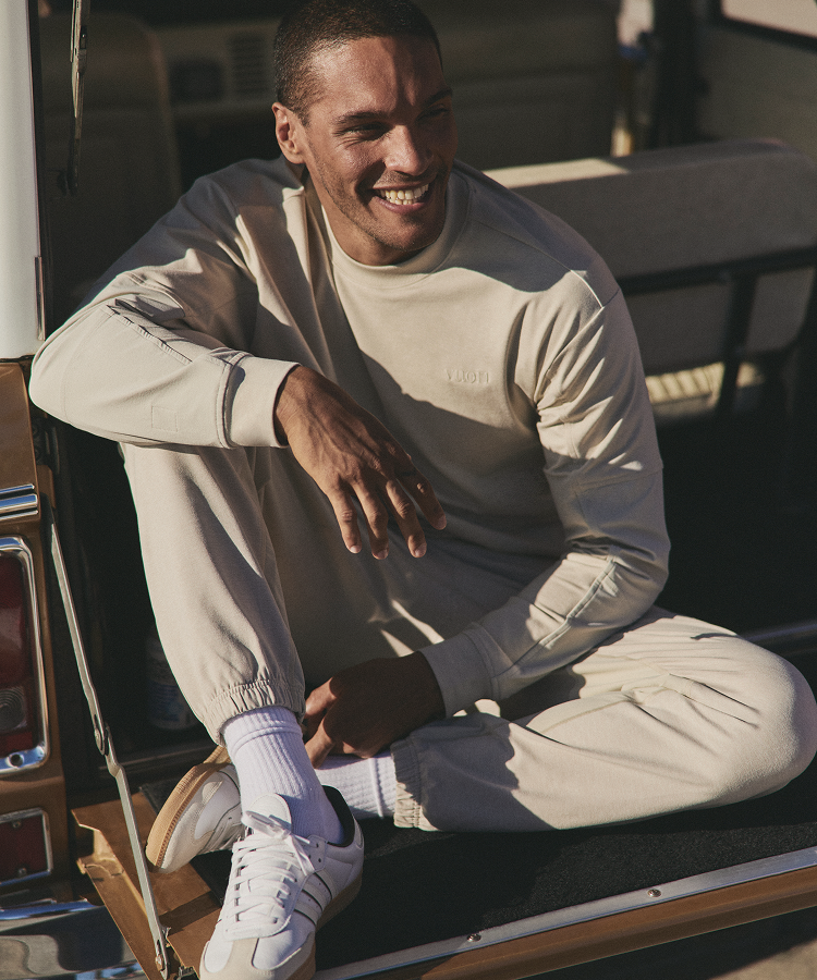 man wearing vuori dreamknit