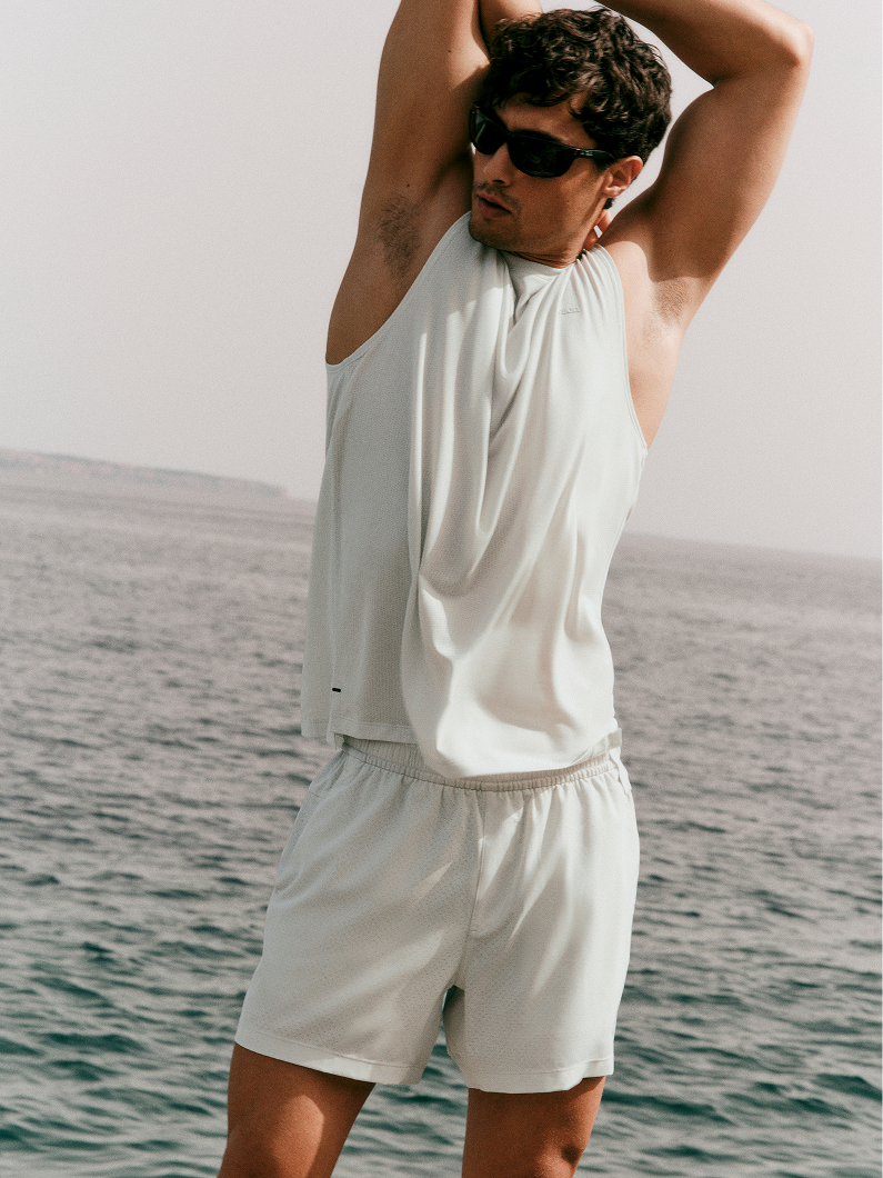 model wearing kore breathe short