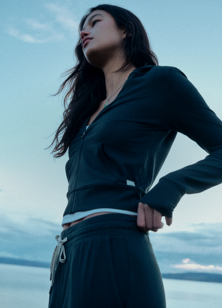 woman wearing vuori dreamknit