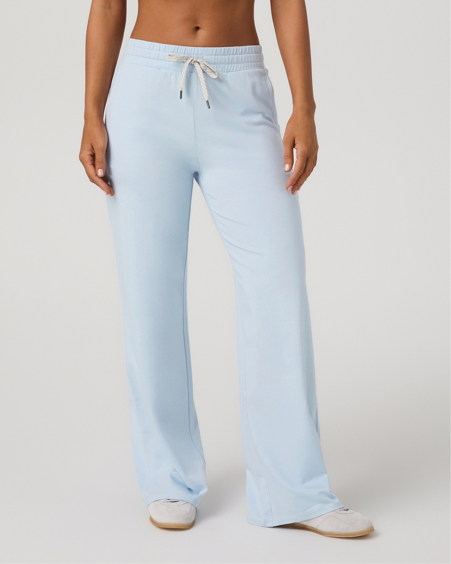 Model wearing the Vuori Halo Essential Wideleg