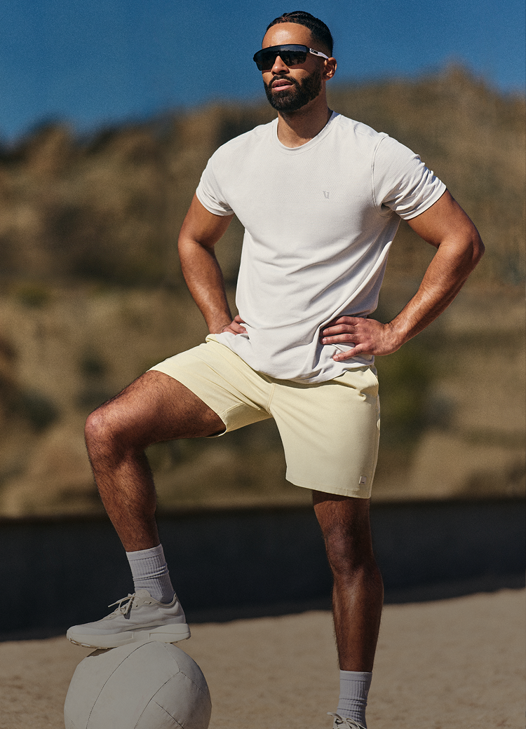 man working out in the vuori banks session short