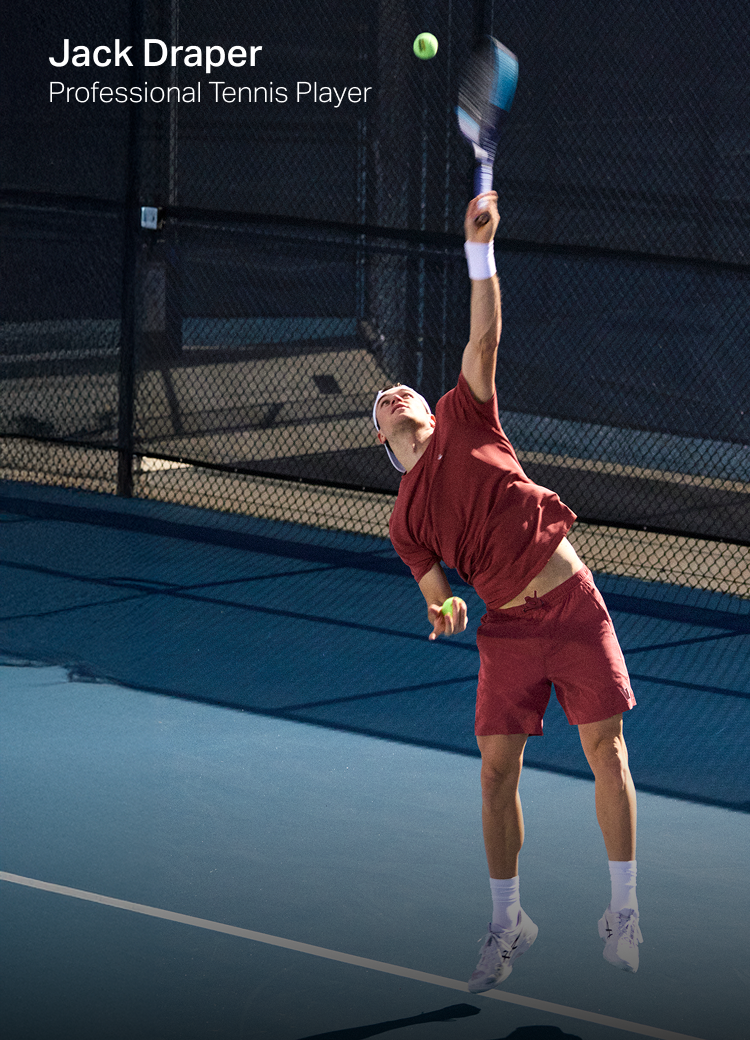 jack draper wearing vuori clothing playing tennis