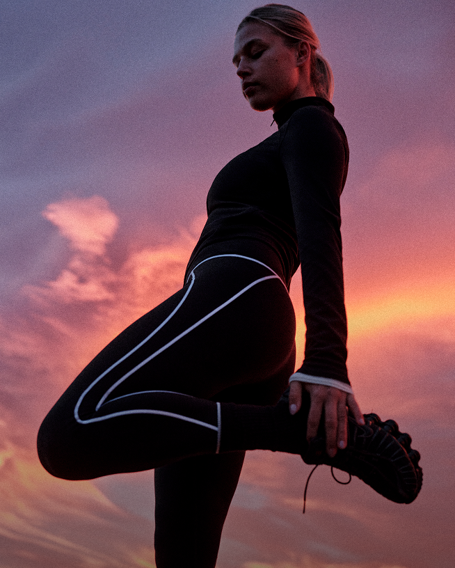 woman wearing vuori legging