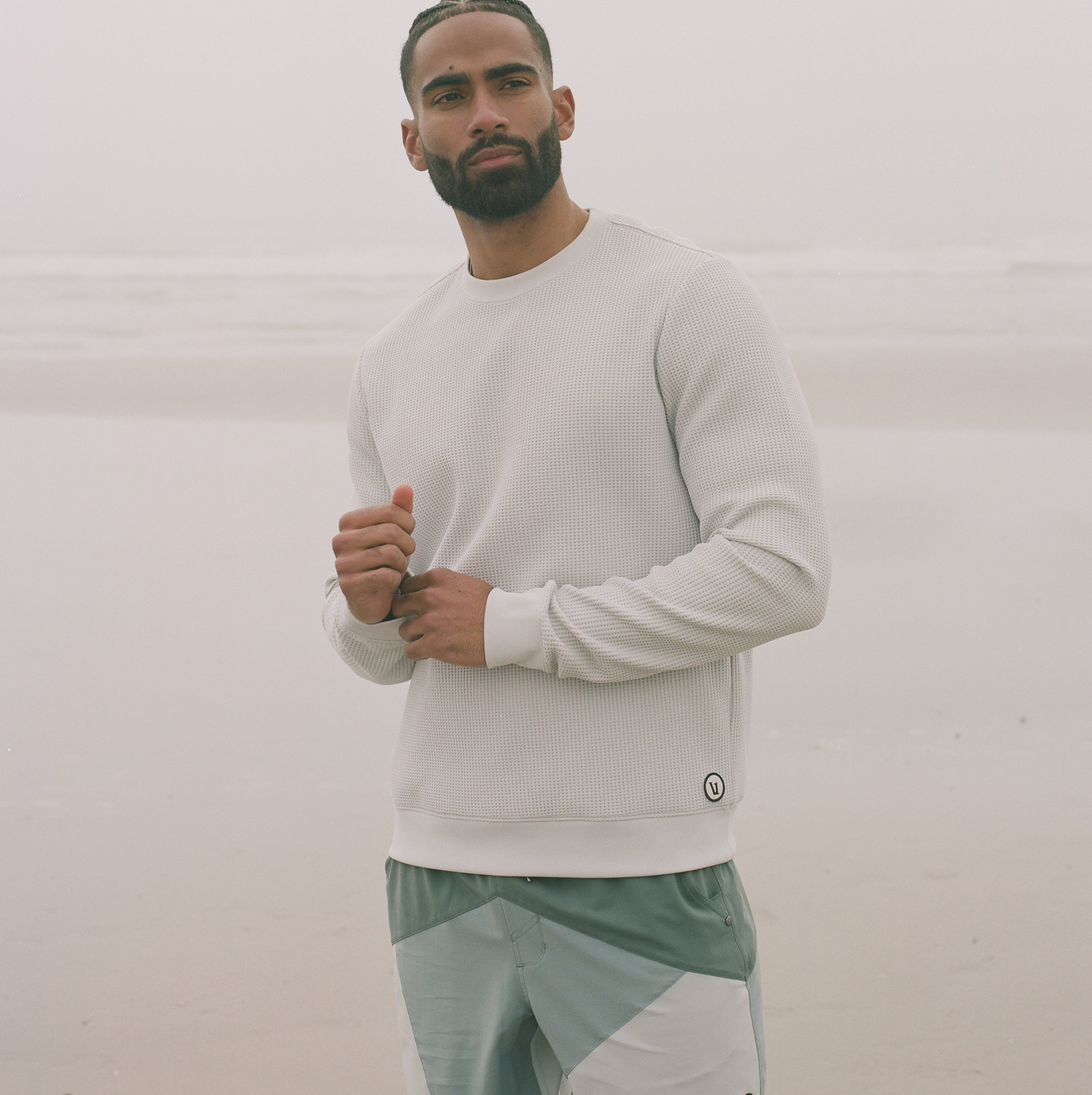 man wearing the vuori seaside crew