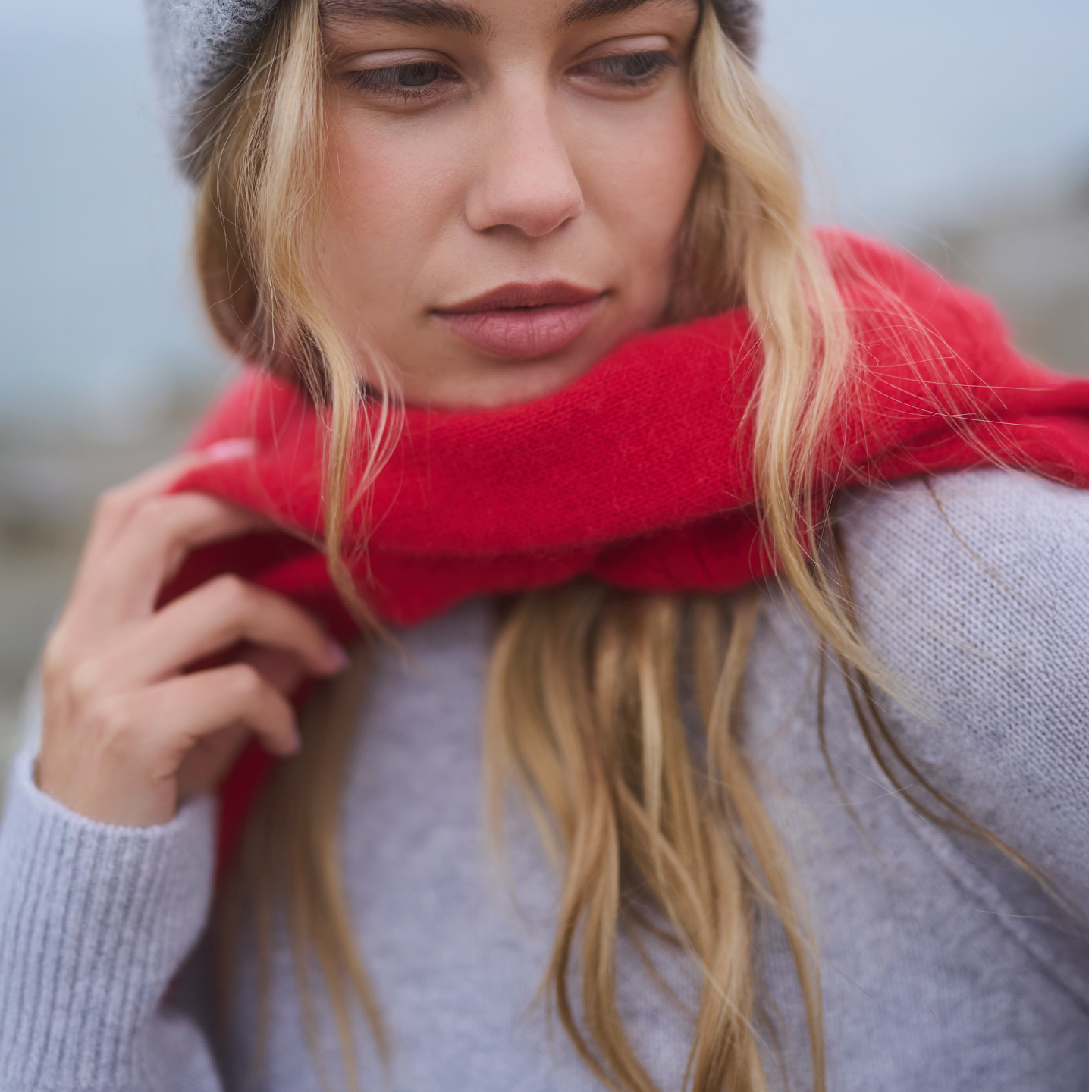 woman wearing vuori scarf