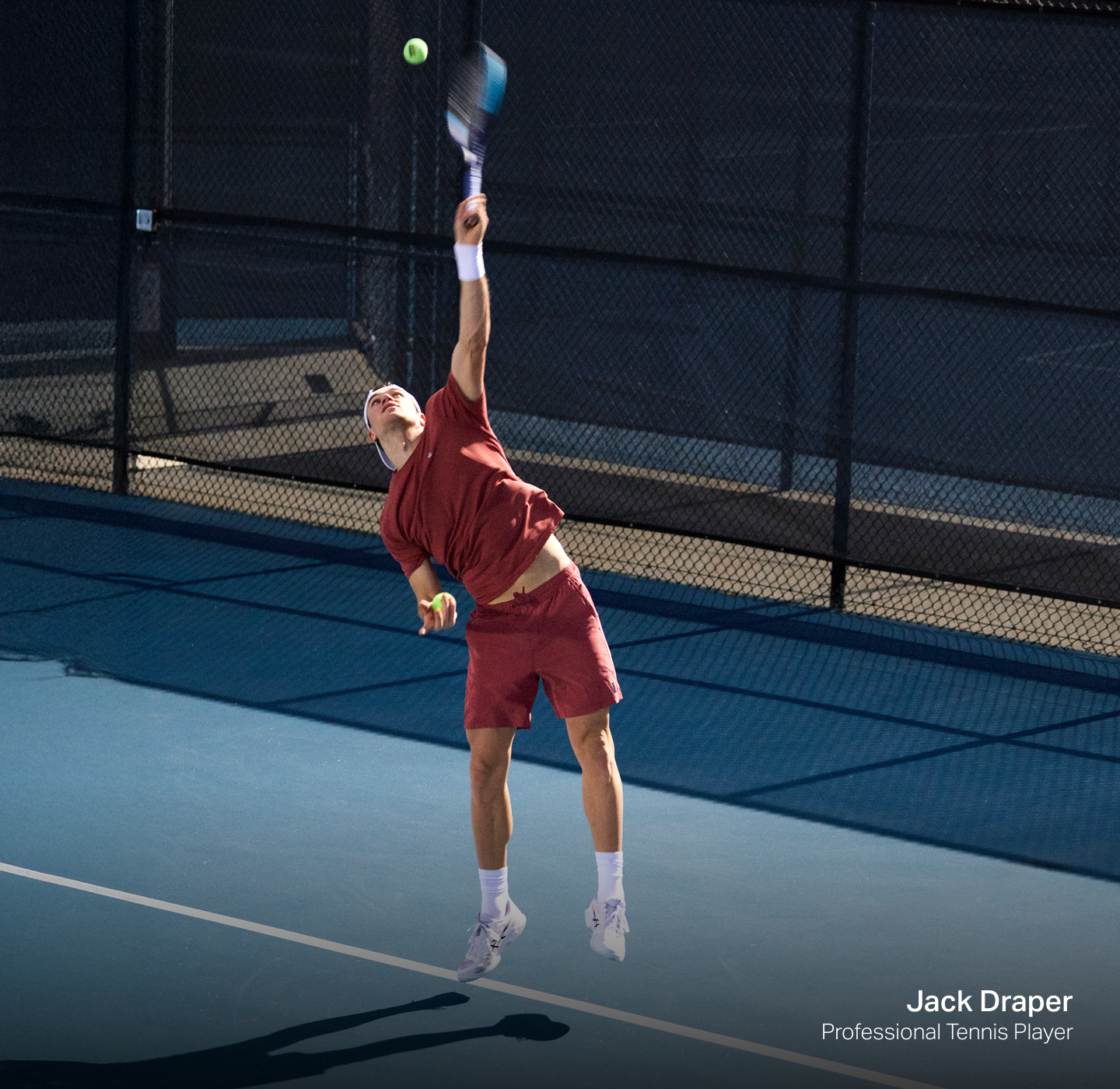 jack draper wearing vuori clothing playing tennis