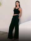 woman wearing villa trouser