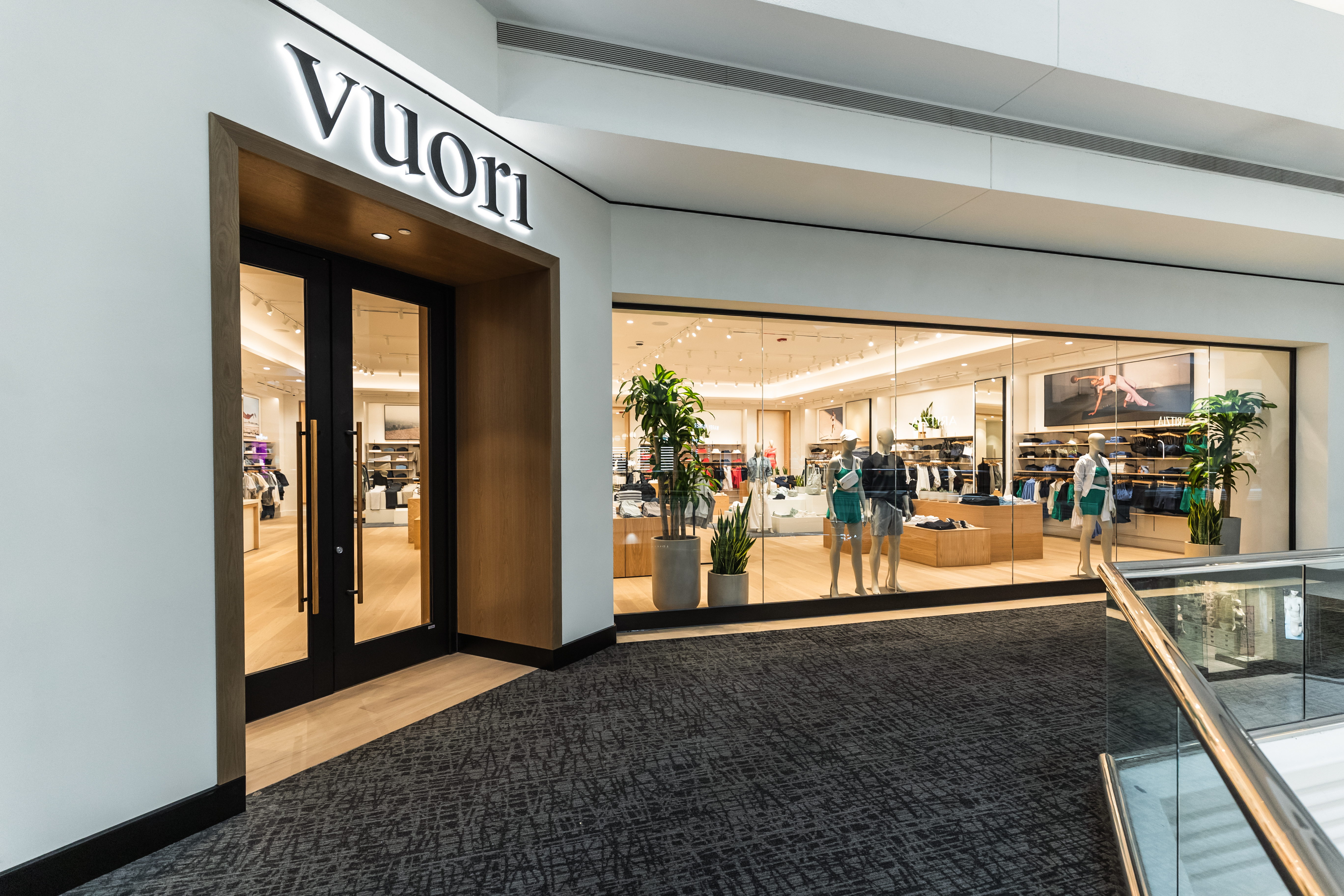 Vuori Woodfield Mall