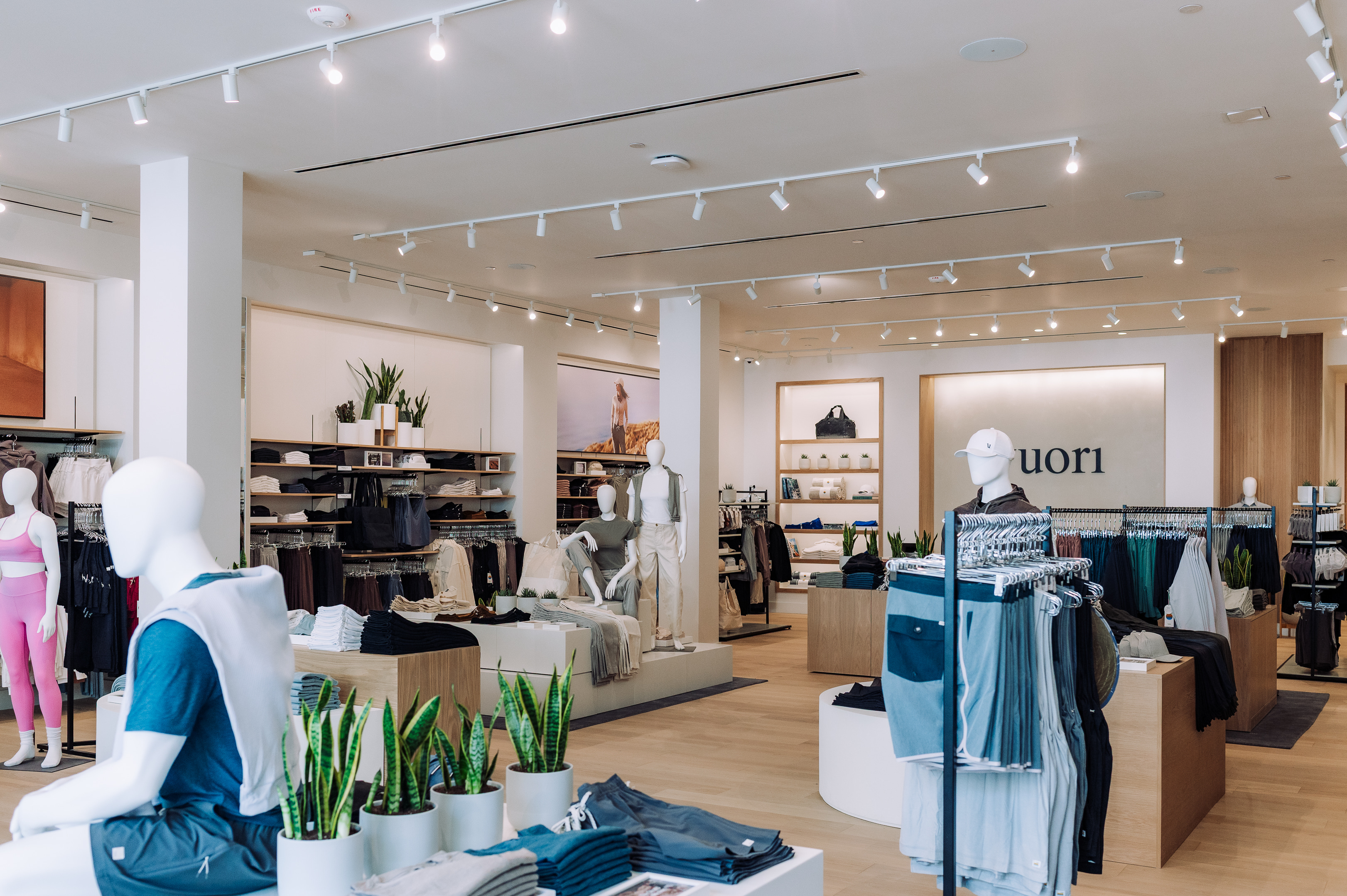 Vuori Broadway Plaza