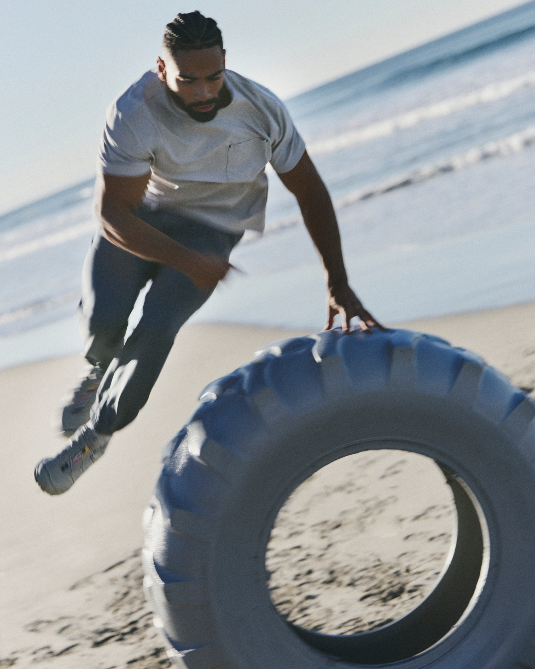 man wearing vuori working out