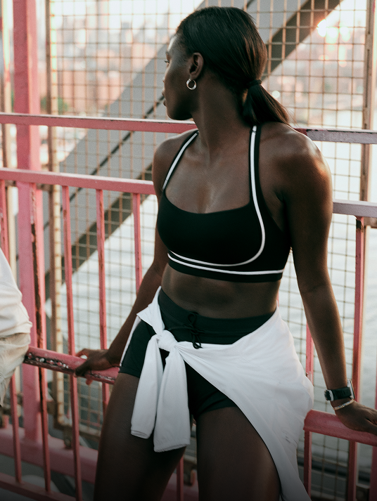 woman wearing vuori swim