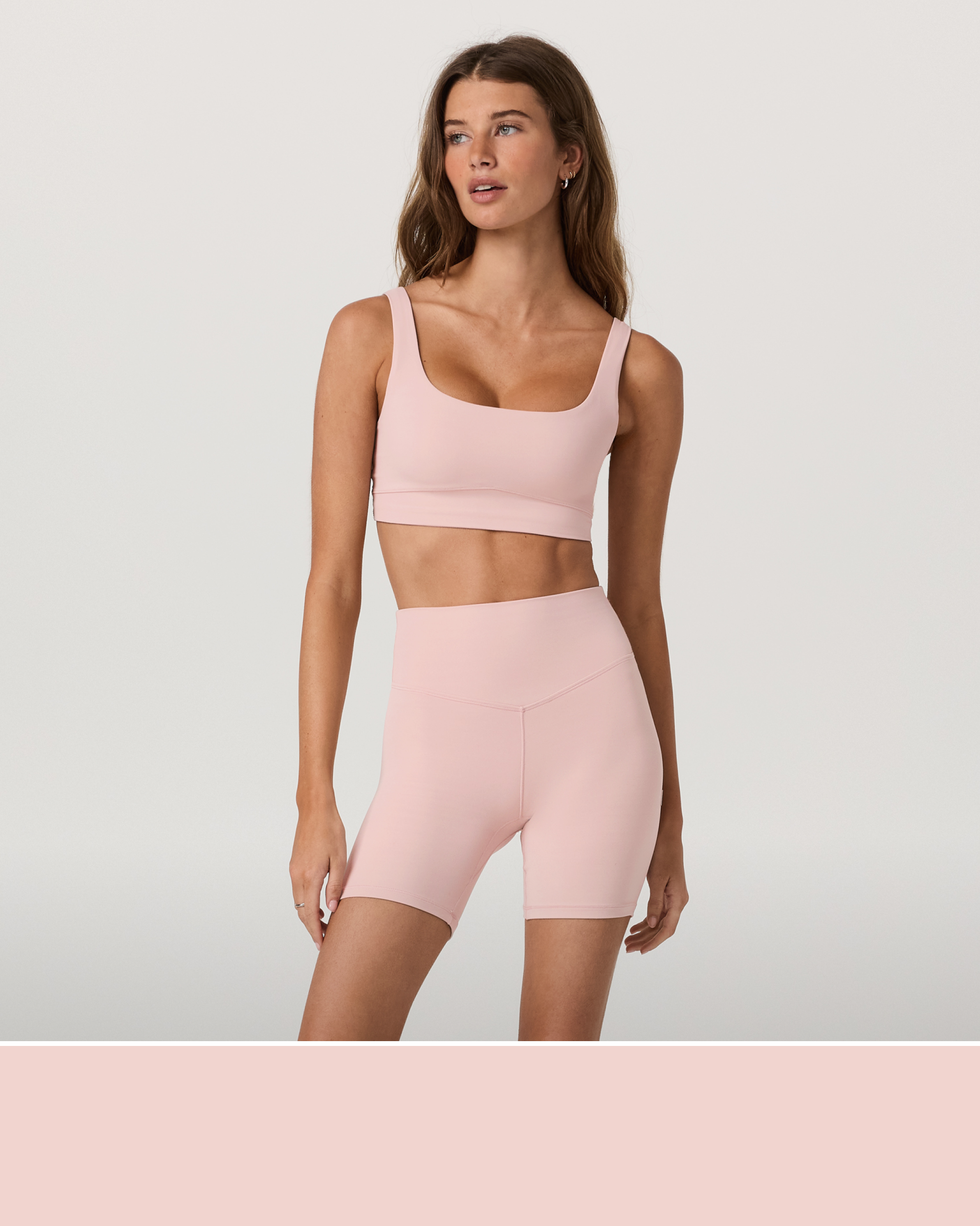 woman wearing vuori blissblend