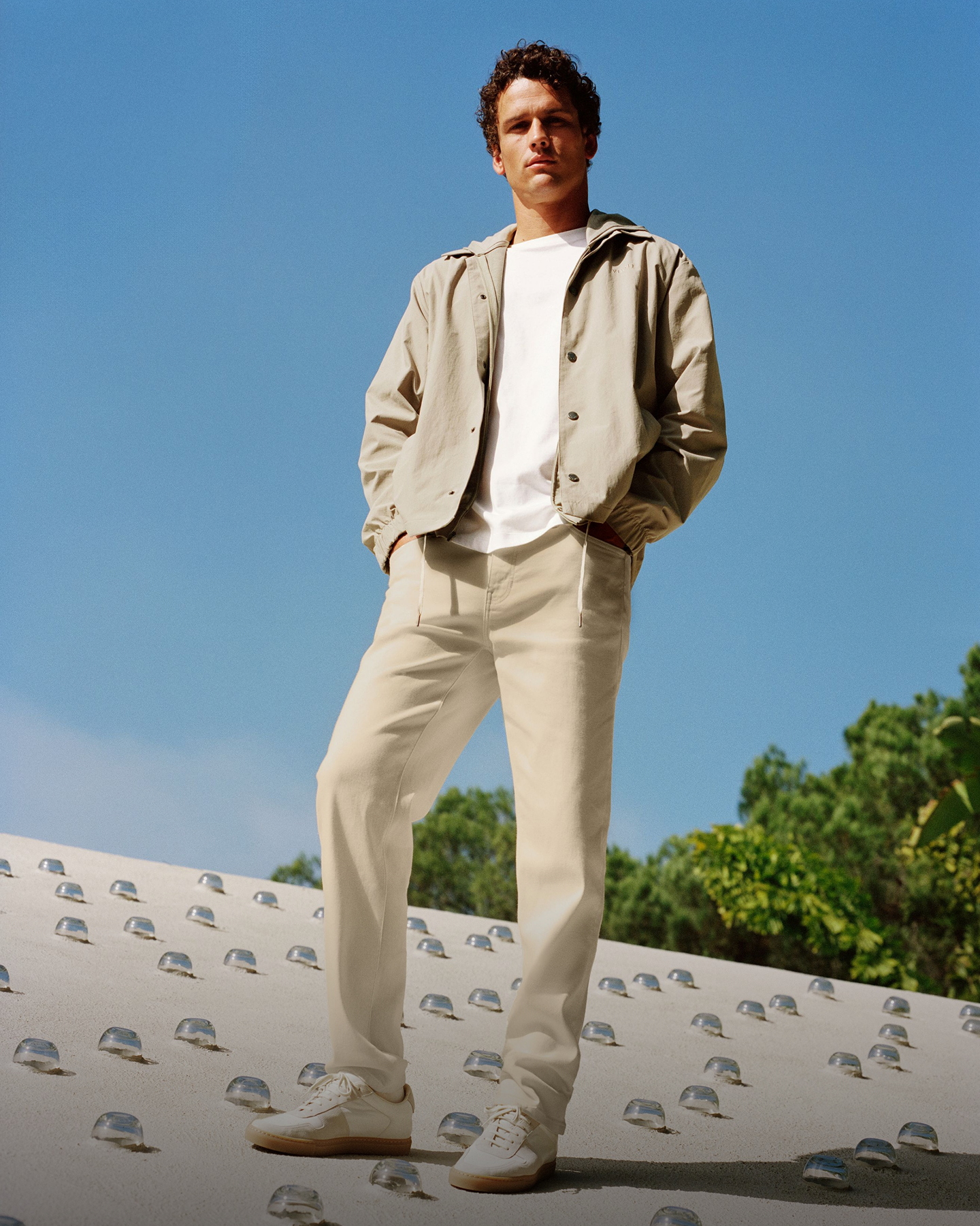 man wearing vuori meta cotton in boulder