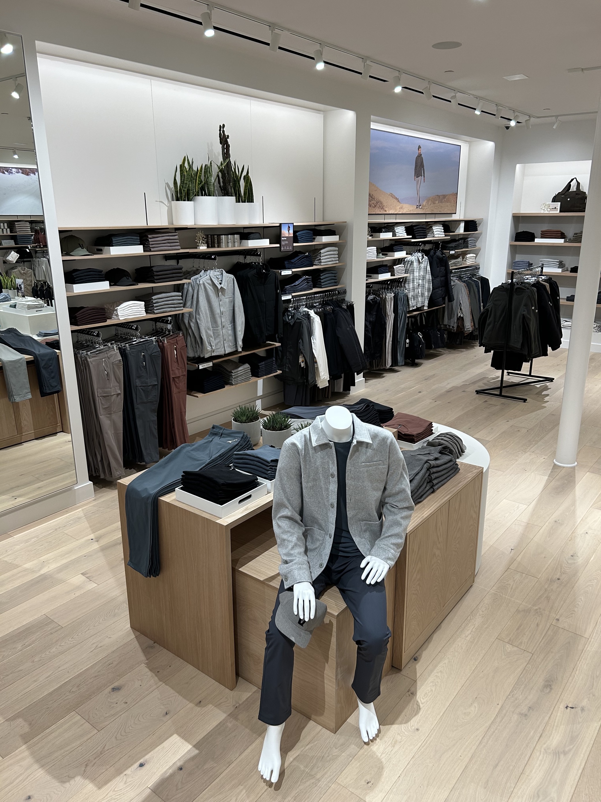 Vuori Oakbrook