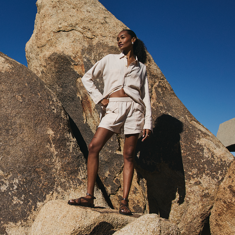 woman wearing a vuori trestles set