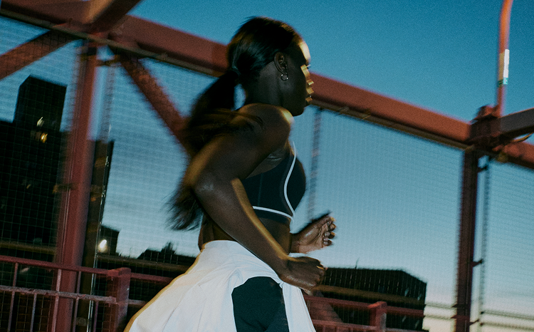 women running in vuori clothing