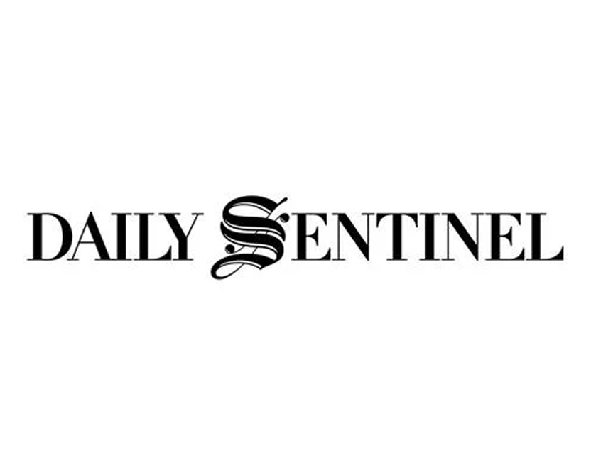 logo featuring a cartoon dentist wearing glasses and a surgical mask above the website name