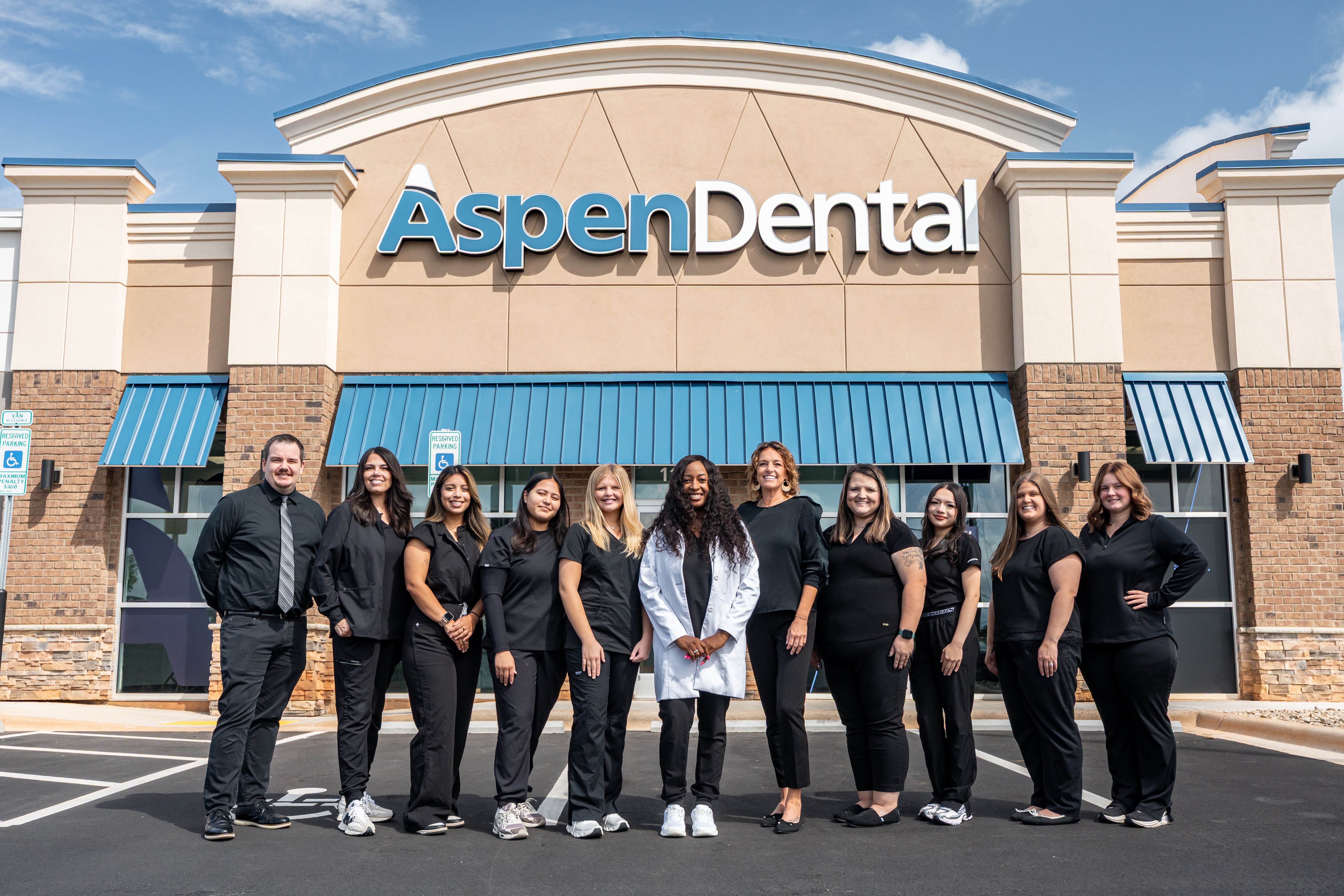 Aspen Dental Elkin, NC office team picture outside of the building