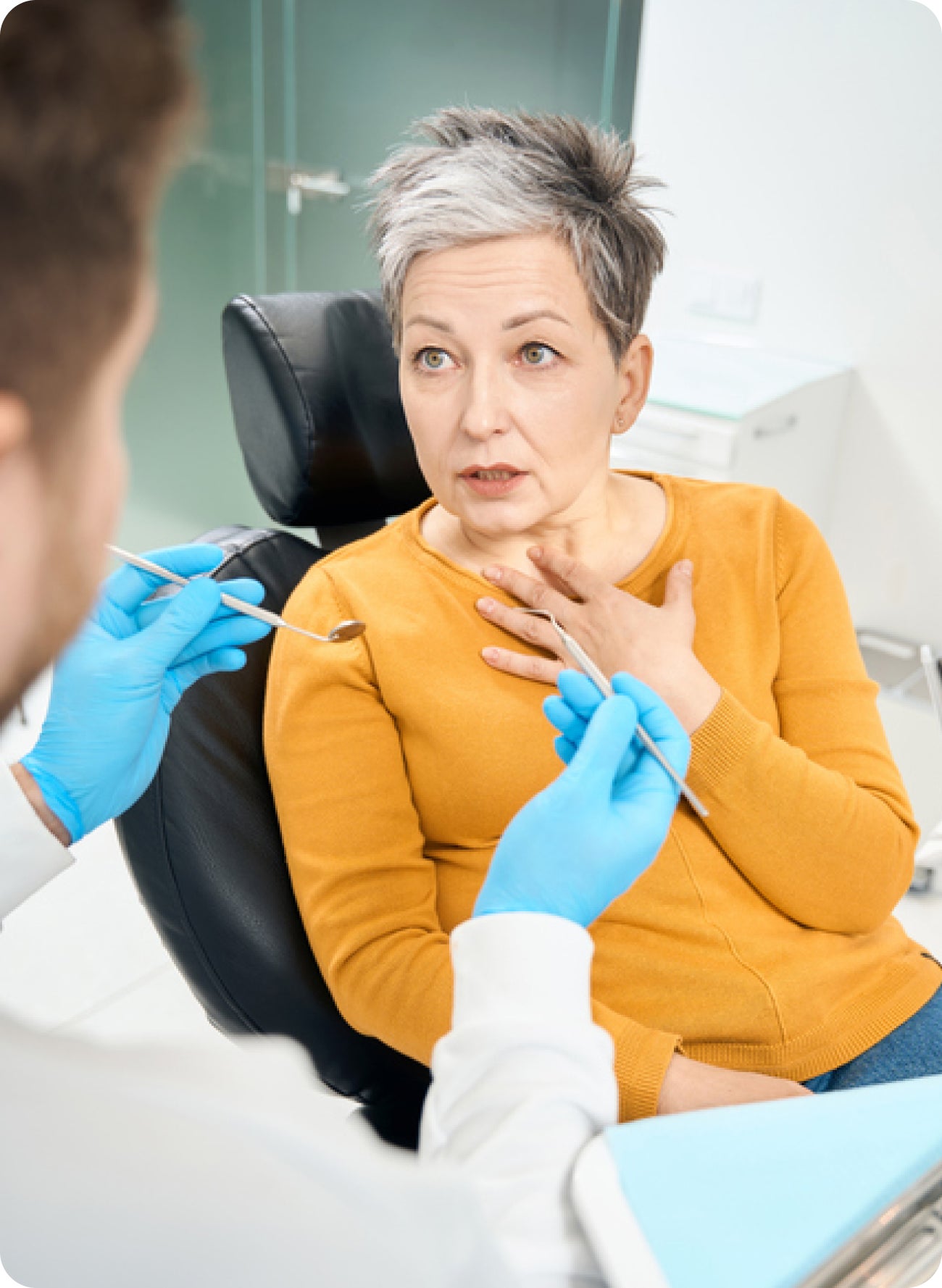 Why is the roof of my mouth sore after a tooth extraction?