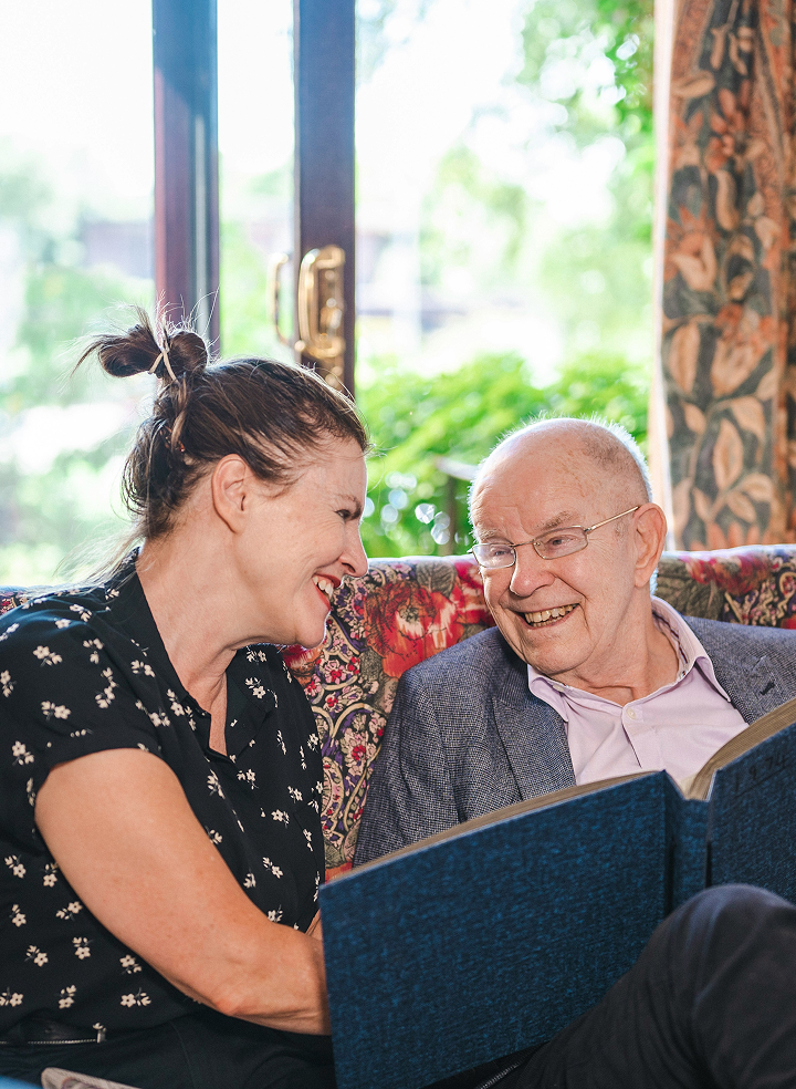 A caregiver’s guide to choosing between dentures and dental implants