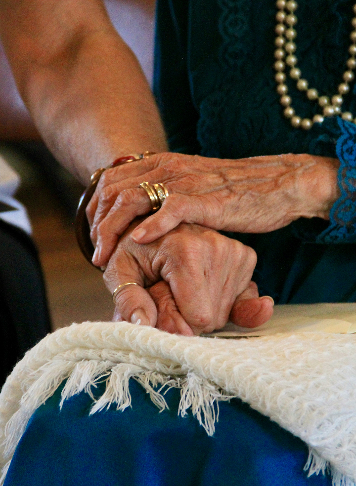 A caregiver's guide to supporting a parent through dental implant treatment