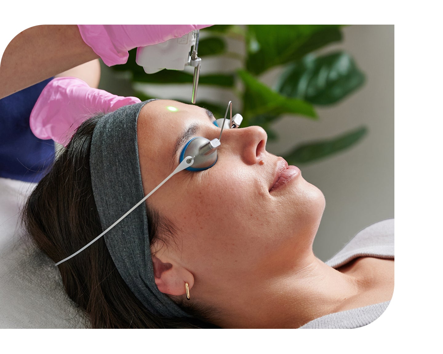 Laser skin treatment with eye protection