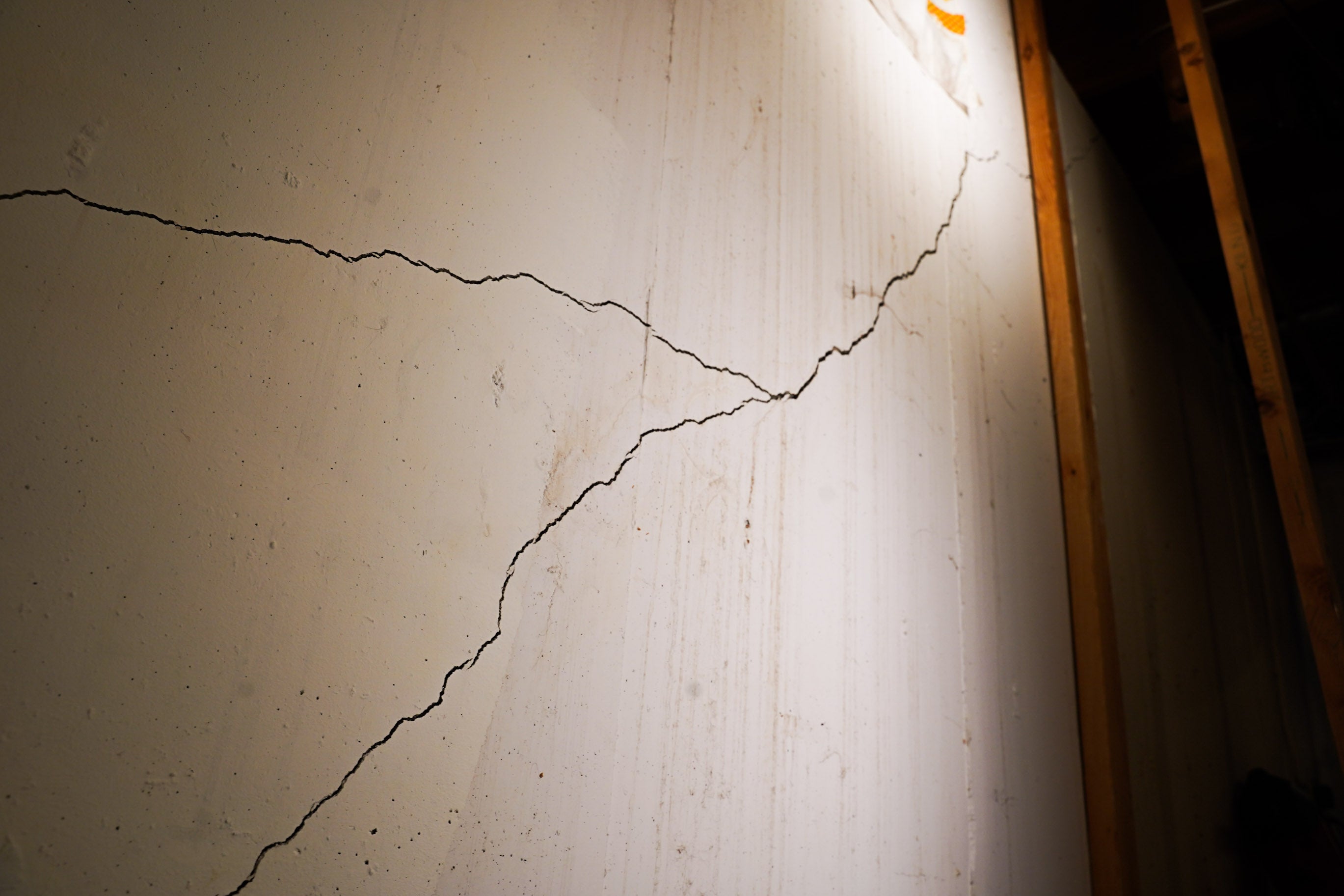 Diagonal crack on wall