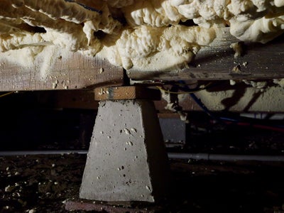 spray foam insulation in a crawl space