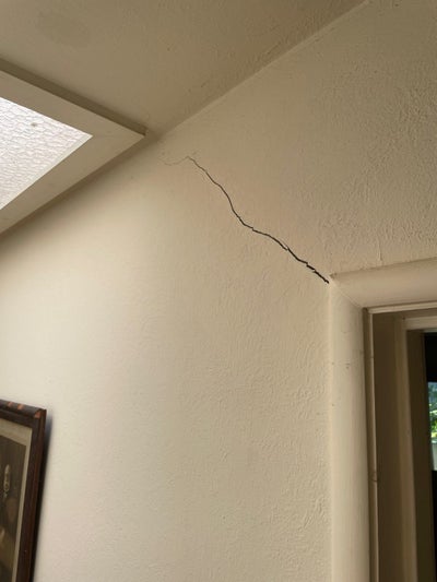 diagonal drywall crack