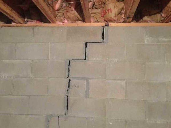 basement wall crack