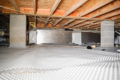 Drainage matting installed in a crawl space.