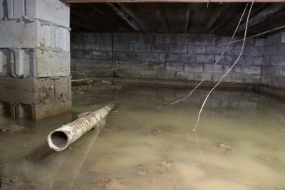 massive amount of water in crawl space of a home